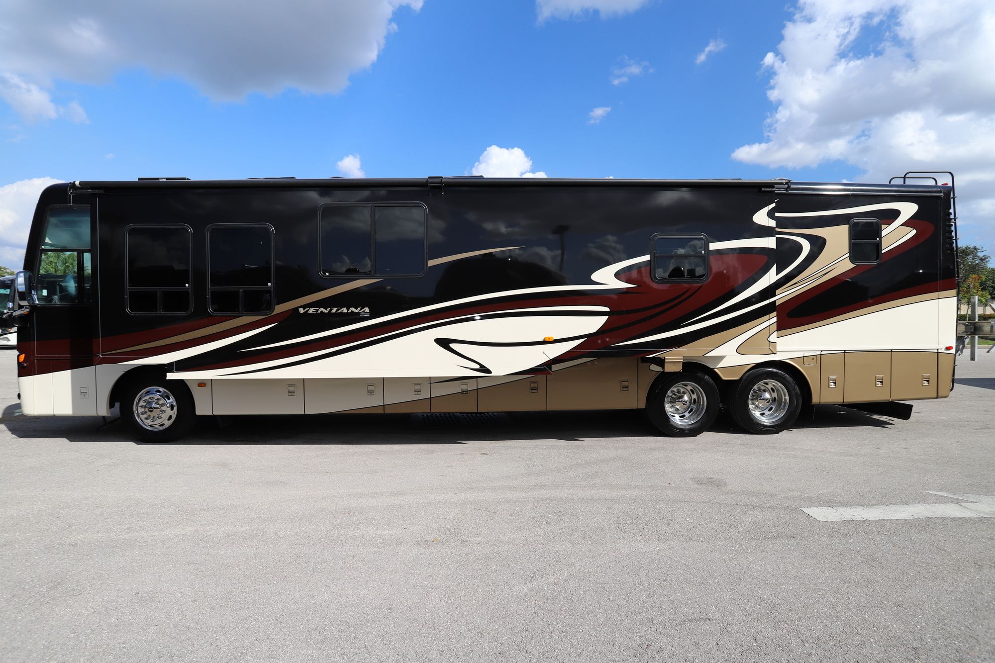 Used 2014 Newmar Ventana 4369 Class A  For Sale