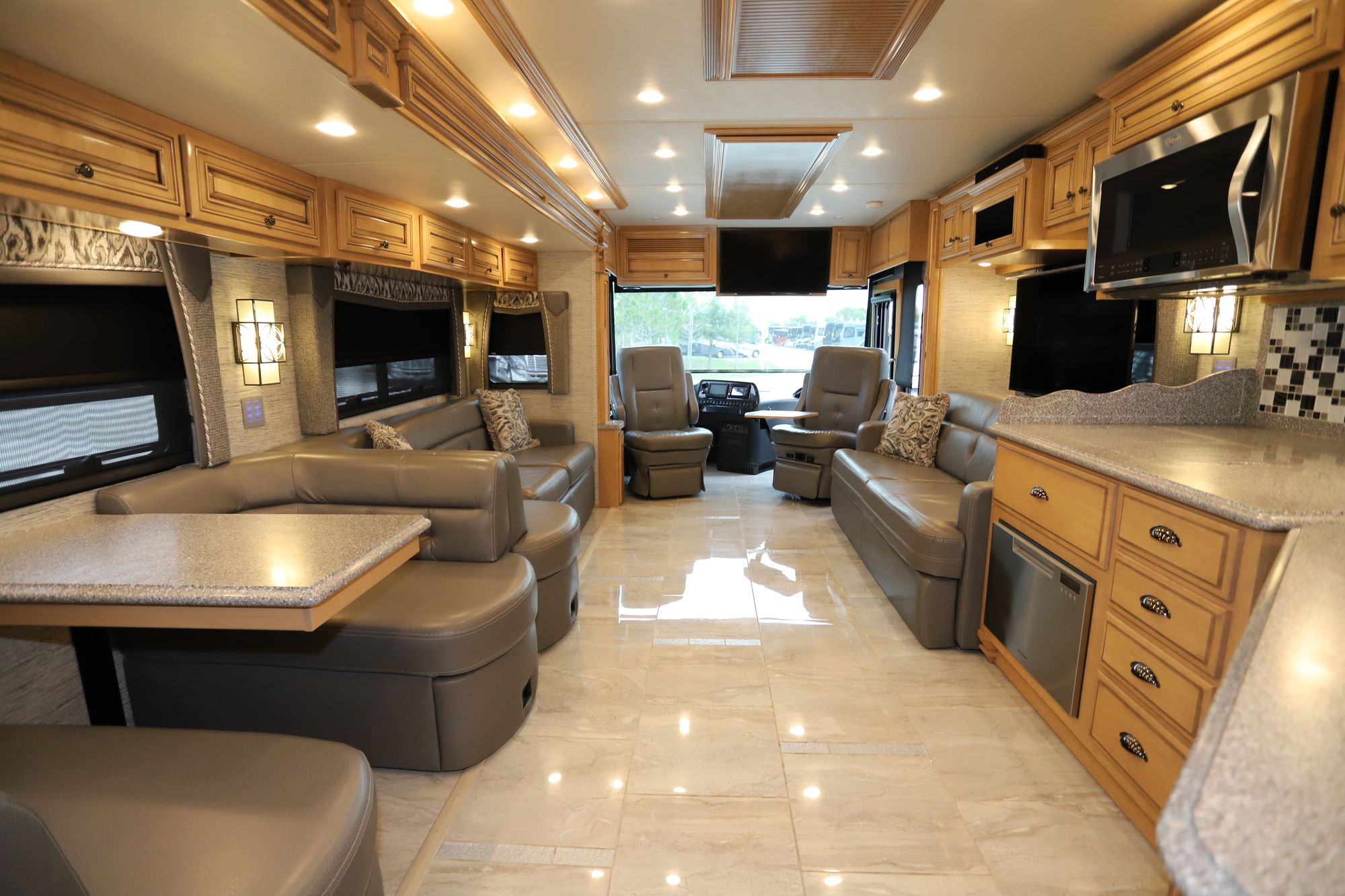 Used 2018 Newmar Dutch Star 4327 Class A  For Sale