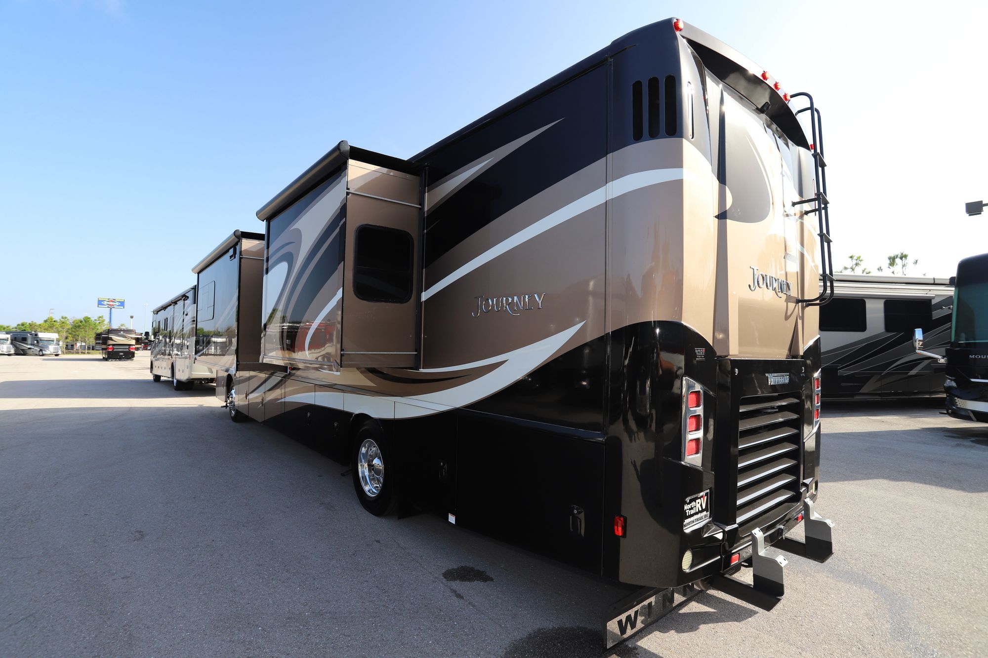 Used 2017 Winnebago Journey 40J Class A  For Sale