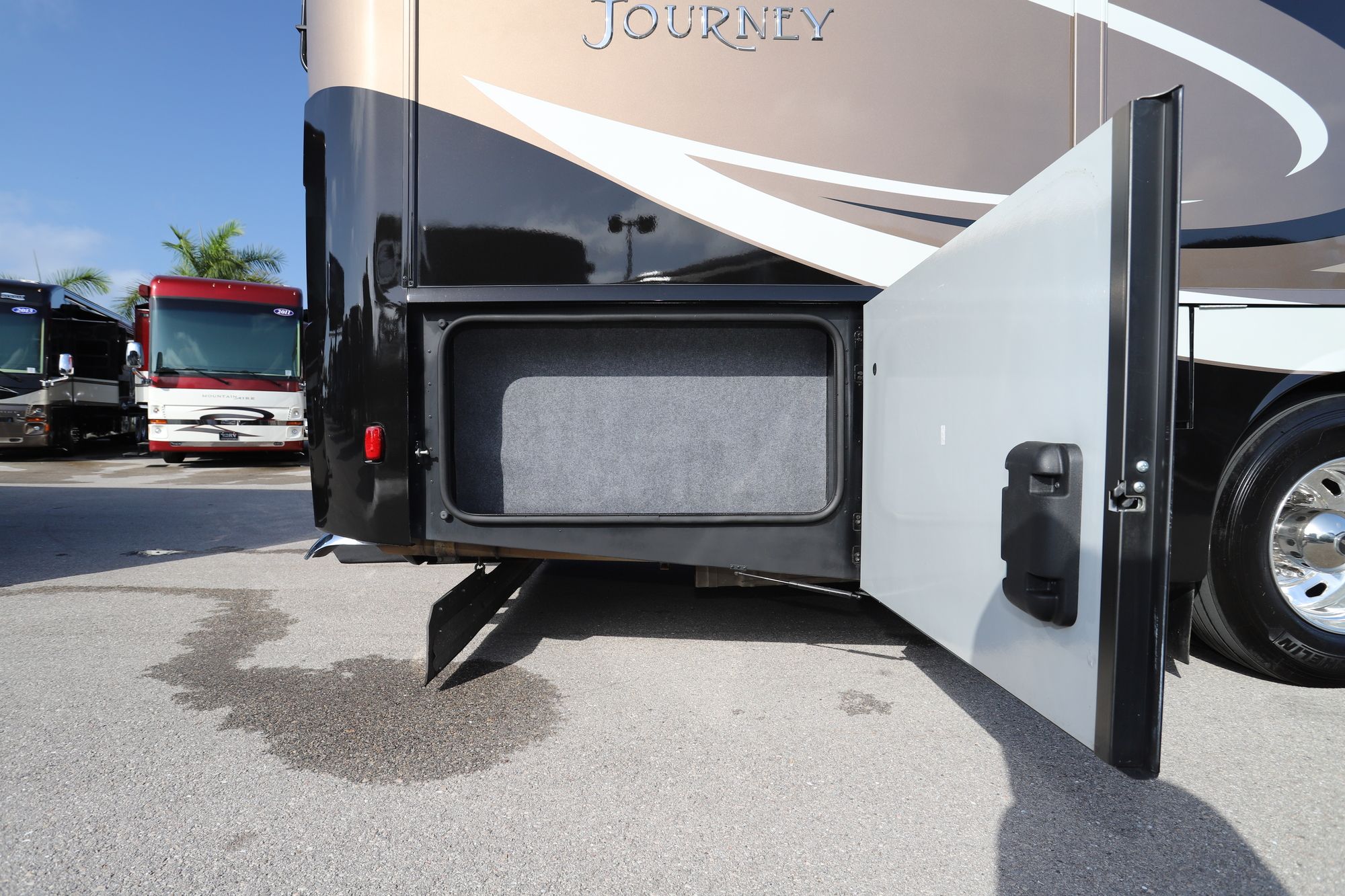 Used 2017 Winnebago Journey 40J Class A  For Sale