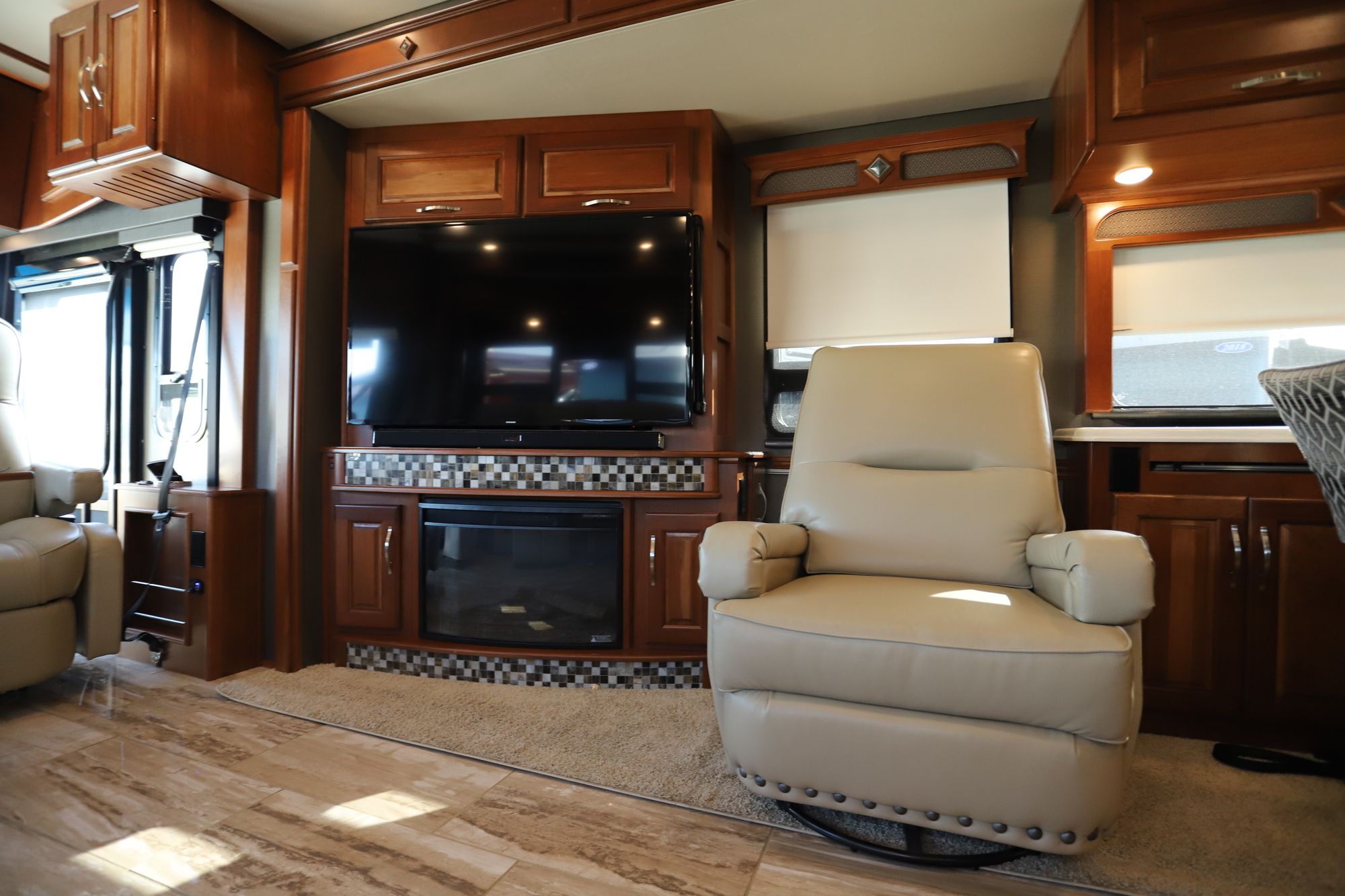 Used 2017 Winnebago Journey 40J Class A  For Sale