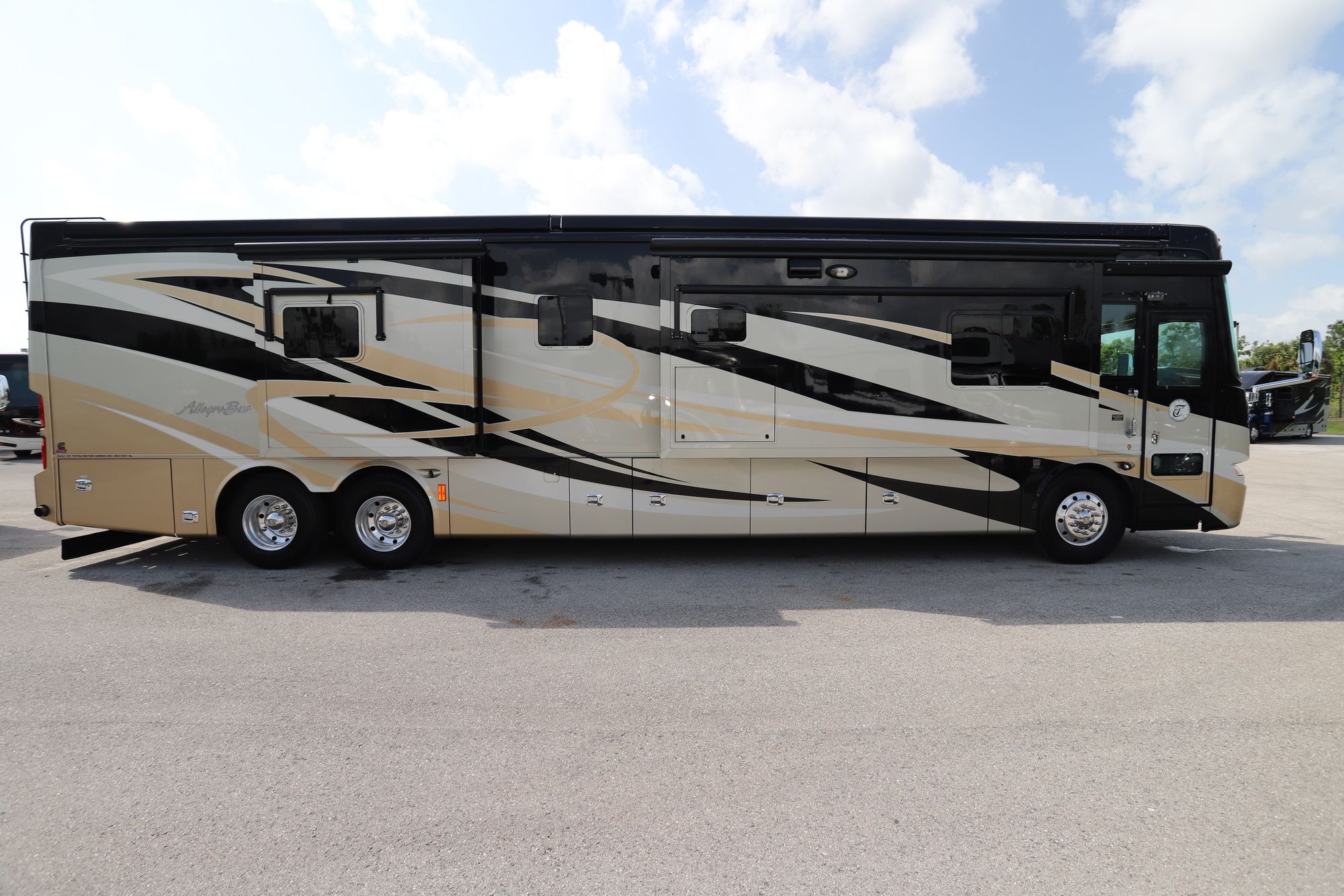 Used 2012 Tiffin Motor Homes Allegro Bus 43QGP Class A  For Sale