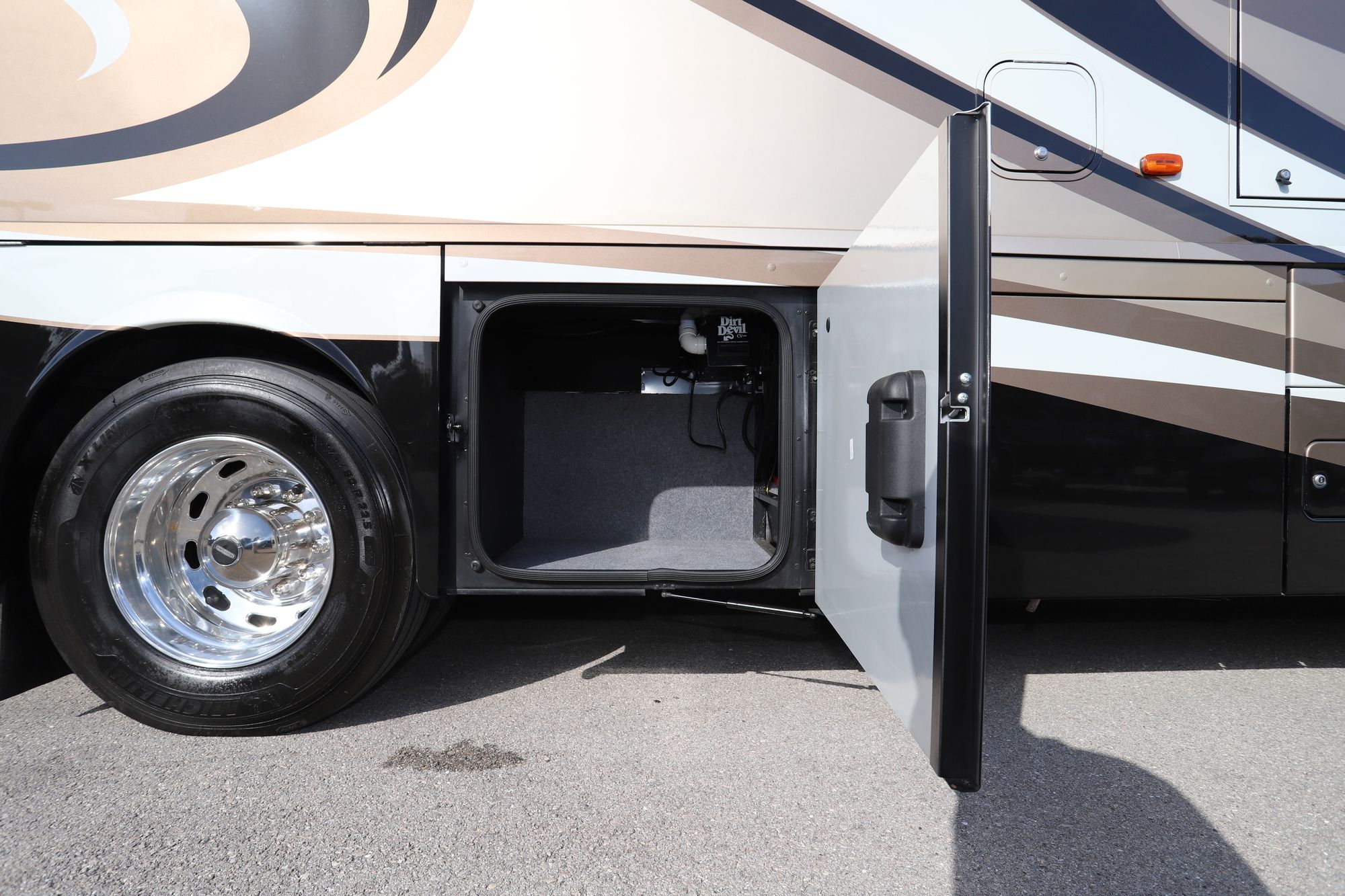 Used 2017 Winnebago Journey 40J Class A  For Sale