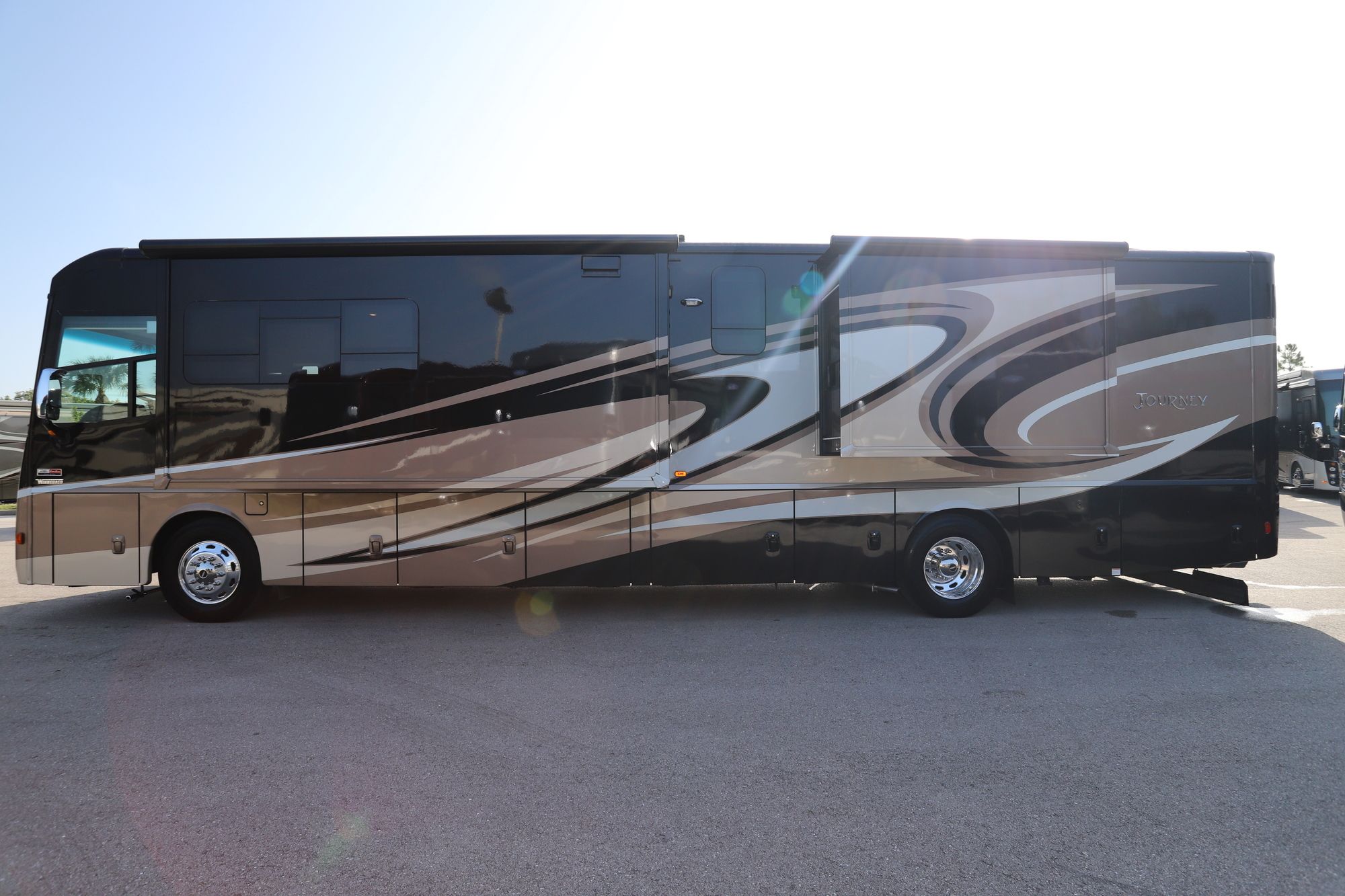 Used 2017 Winnebago Journey 40J Class A  For Sale