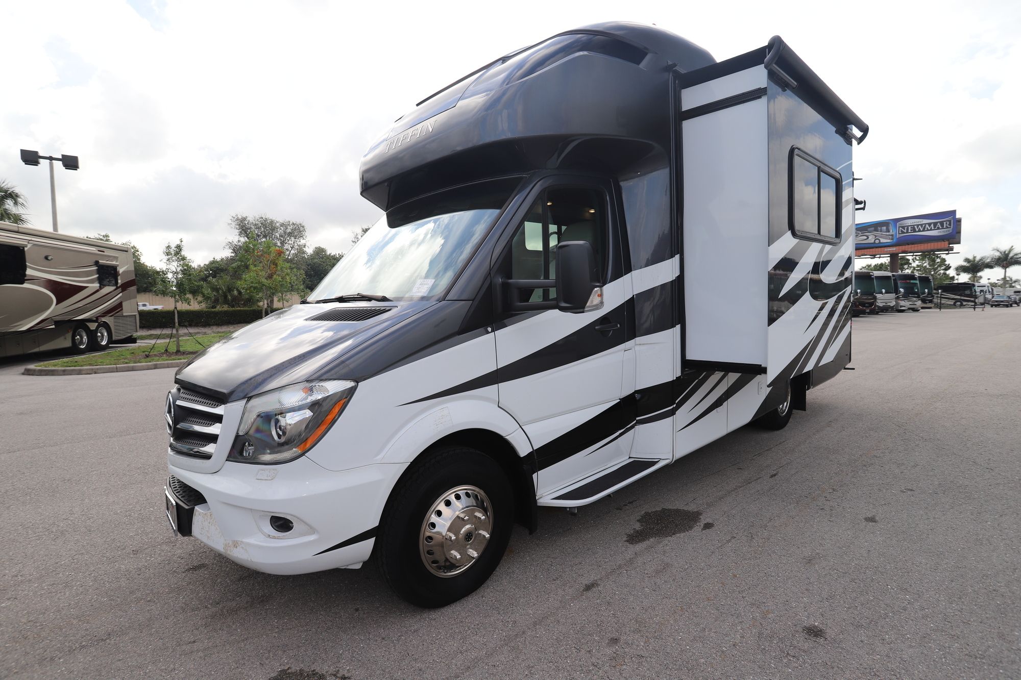 Used 2018 Tiffin Motor Homes Wayfarer 24QW Class C  For Sale