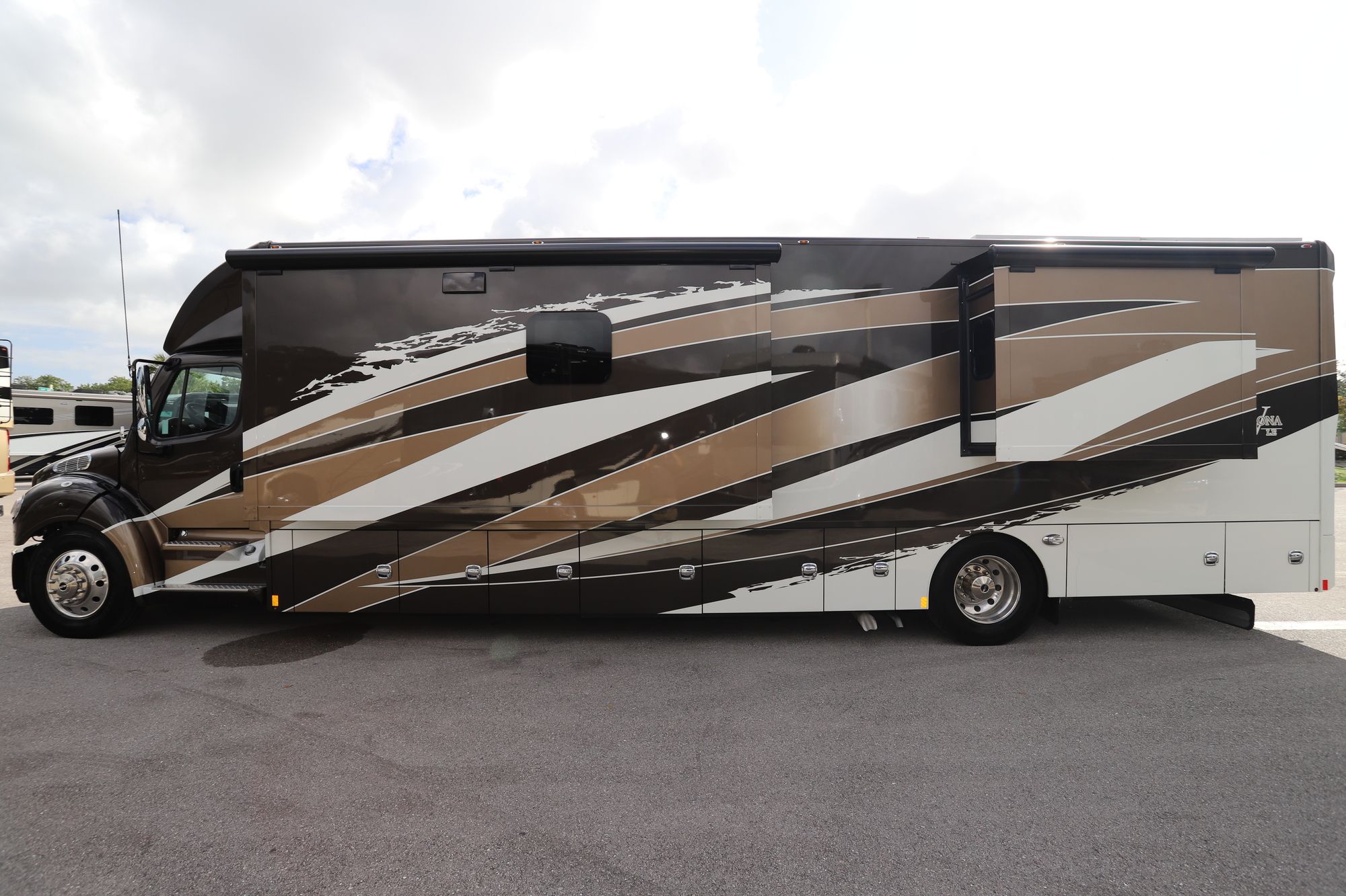 New 2020 Renegade Rv Verona Le 40LRB Super C  For Sale