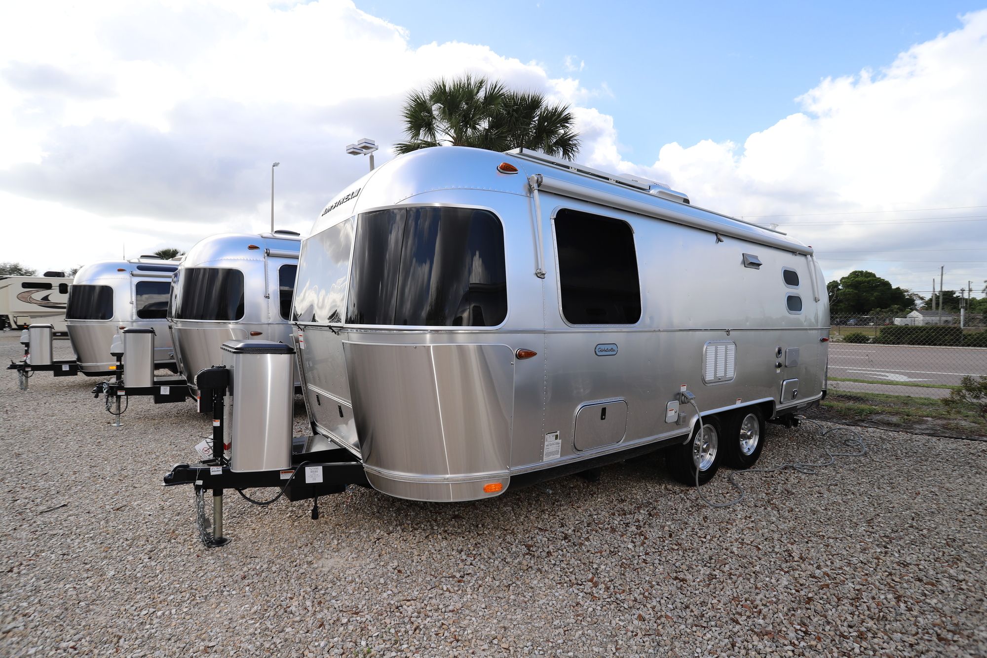 New 2020 Airstream Globetrotter 23FB Travel Trailer  For Sale