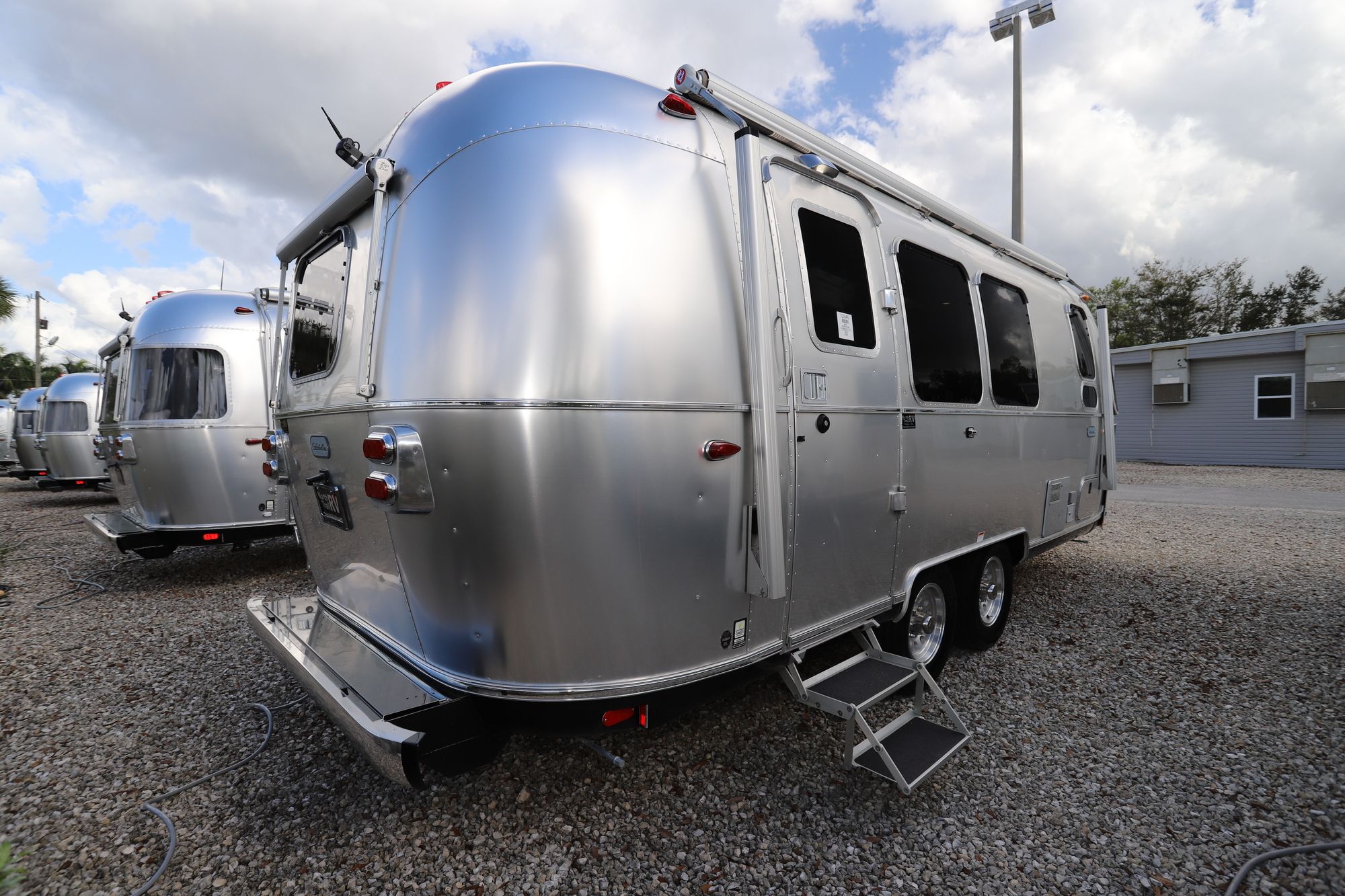 New 2020 Airstream Globetrotter 23FB Travel Trailer  For Sale