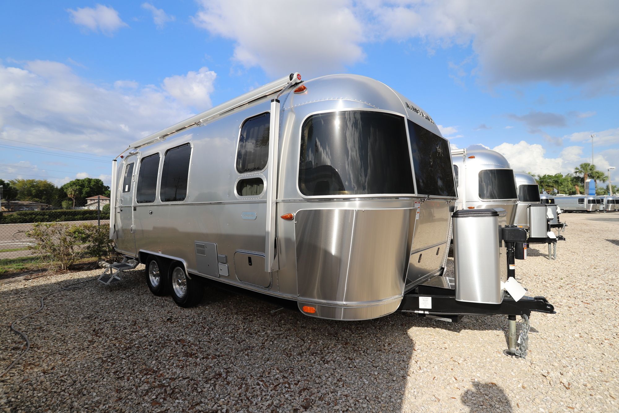 New 2020 Airstream Globetrotter 23FB Travel Trailer  For Sale