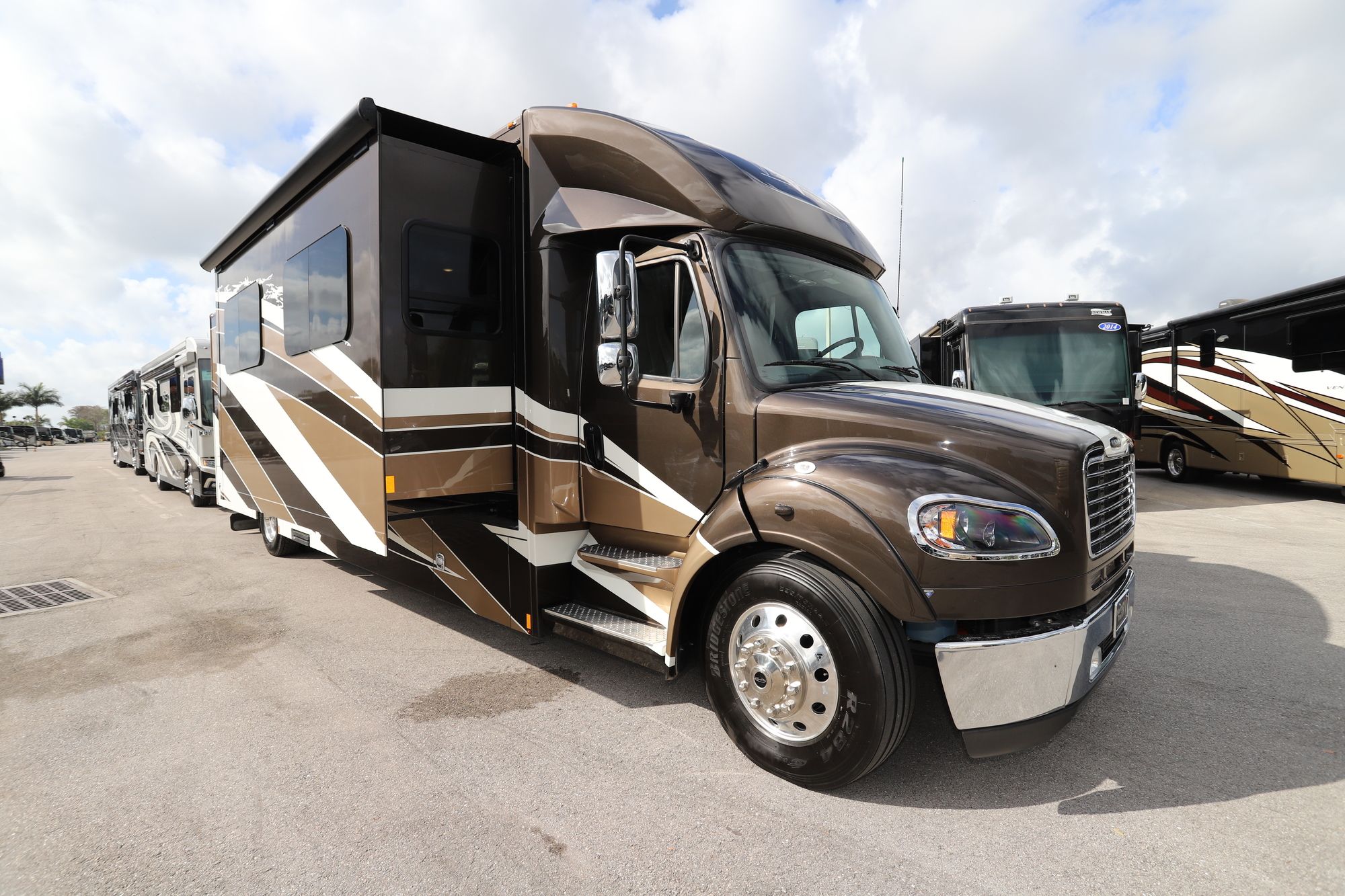 New 2020 Renegade Rv Verona Le 40LRB Super C  For Sale