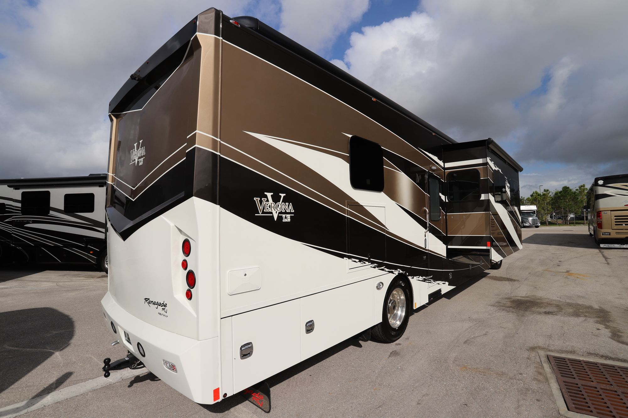 New 2020 Renegade Rv Verona Le 40LRB Super C  For Sale