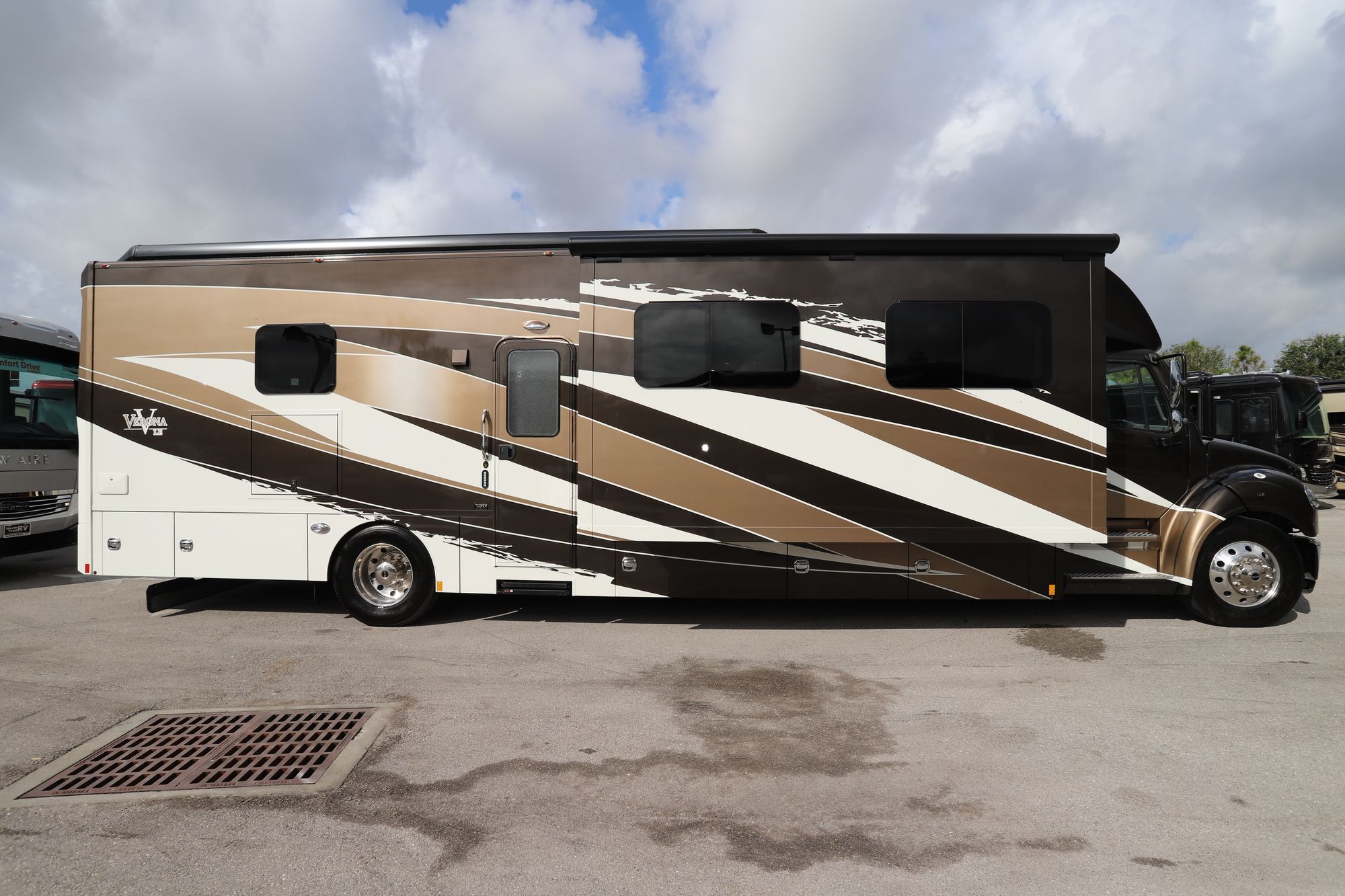 New 2020 Renegade Rv Verona Le 40LRB Super C  For Sale