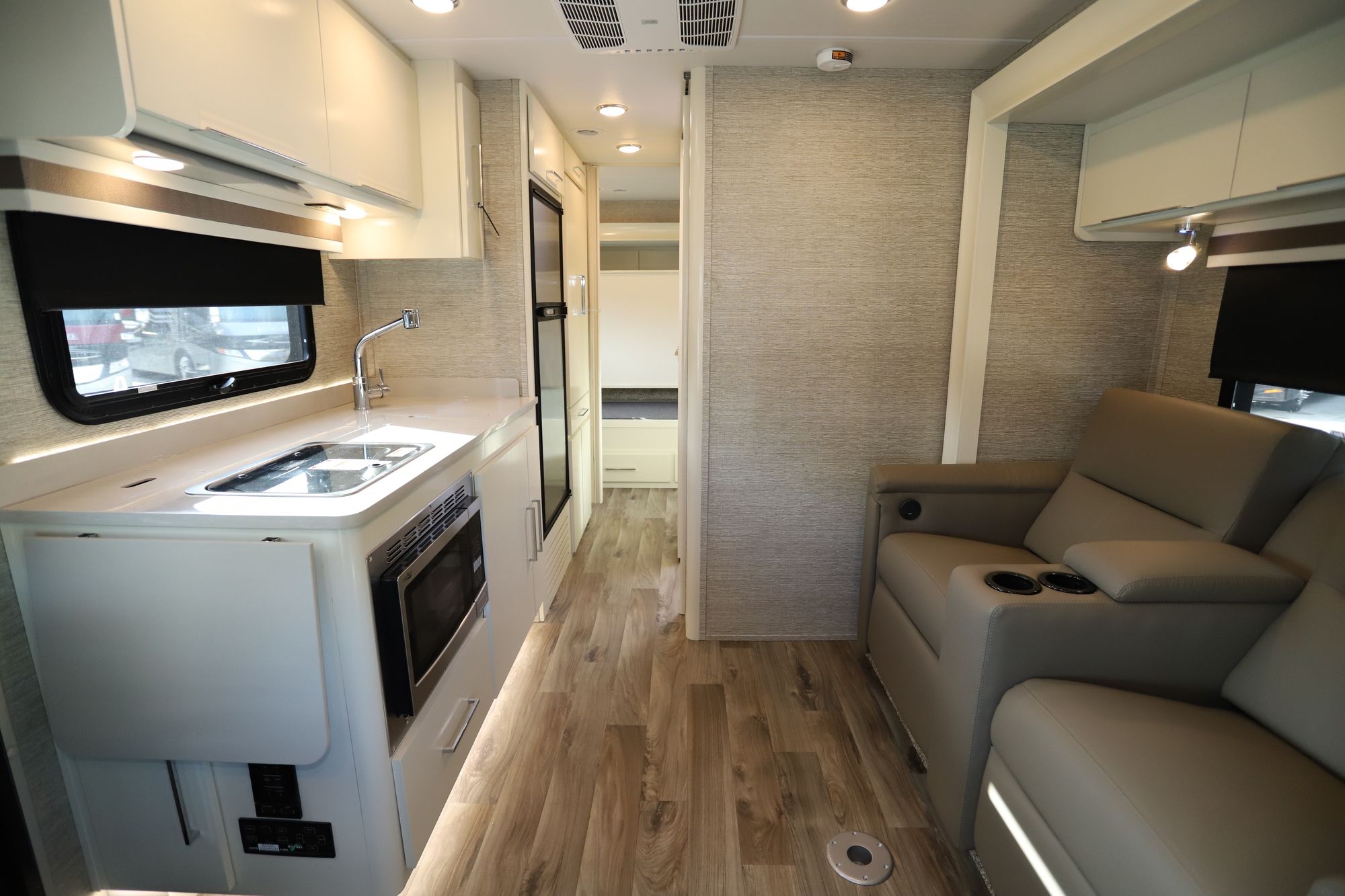 New 2020 Tiffin Motor Homes Wayfarer 25QW Class C  For Sale