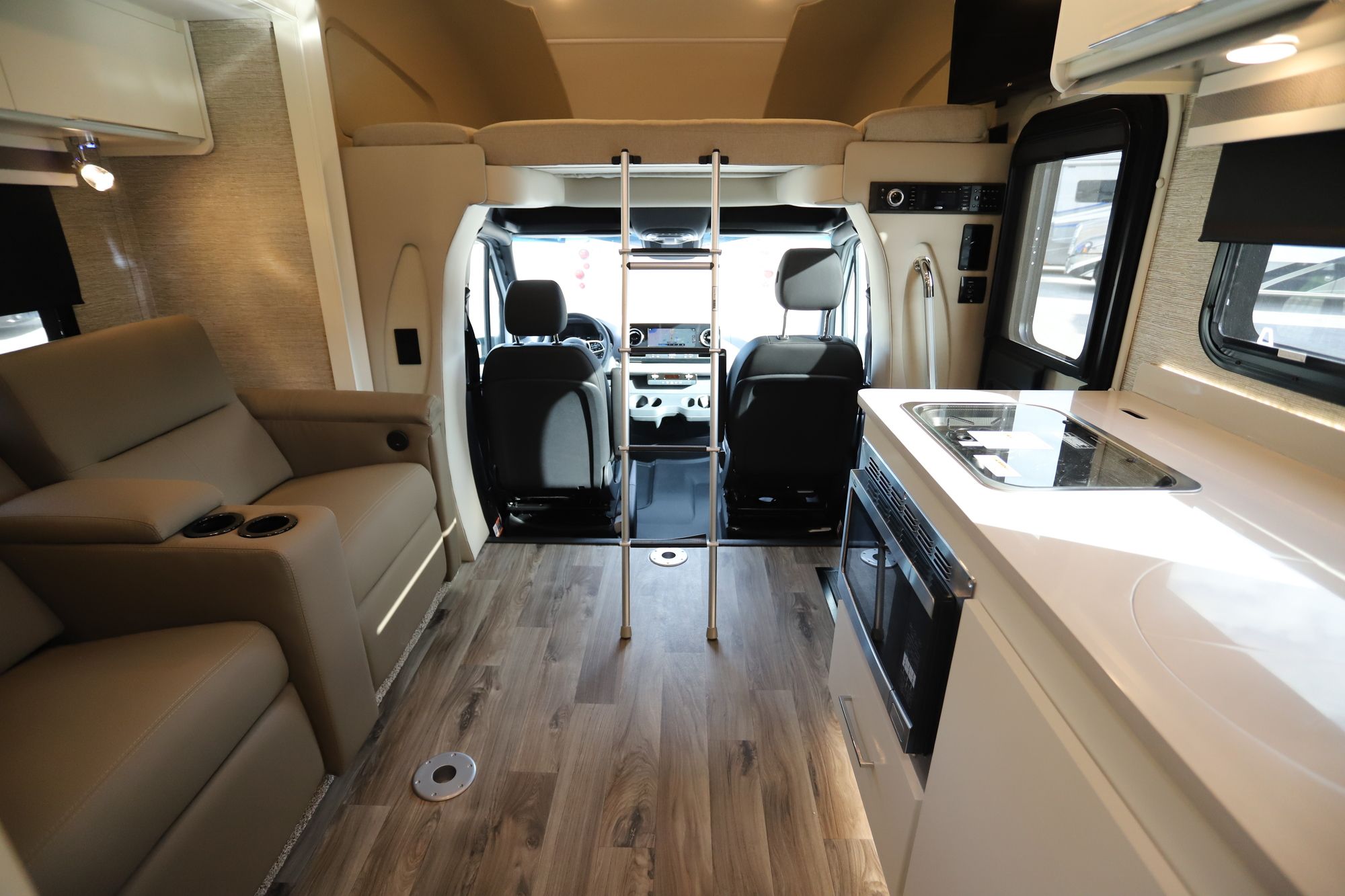 New 2020 Tiffin Motor Homes Wayfarer 25QW Class C  For Sale