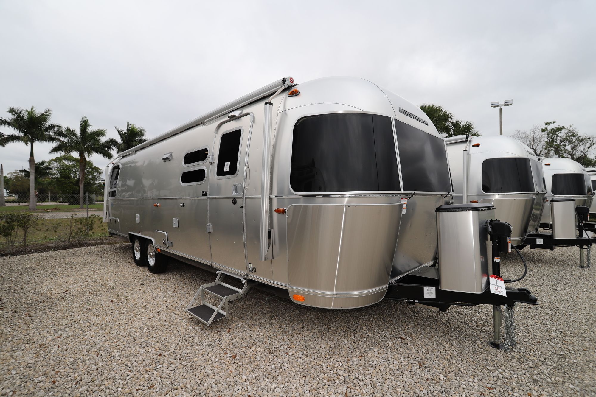 New 2020 Airstream Globetrotter 30RB Travel Trailer  For Sale