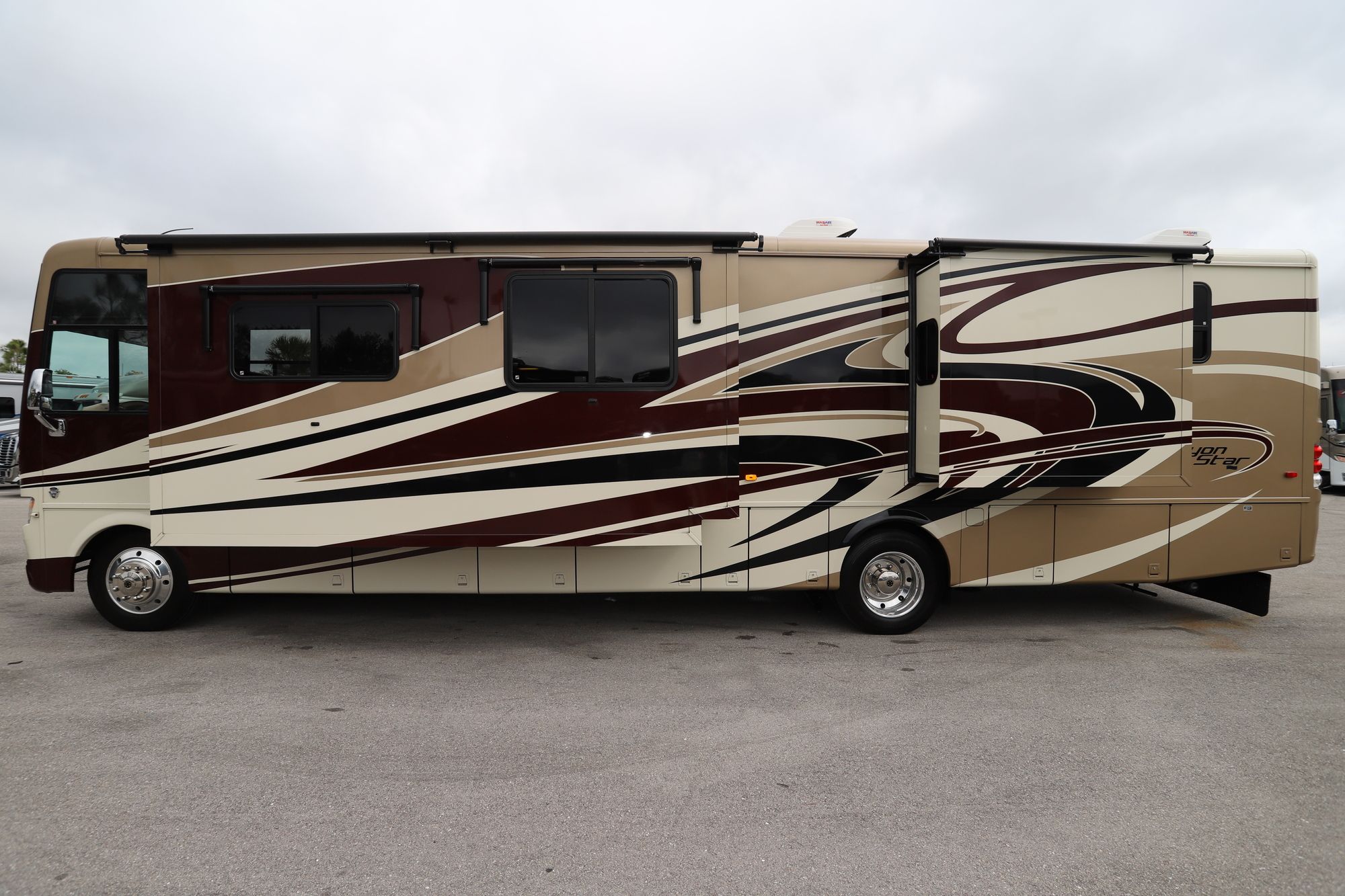 Used 2014 Newmar Canyon Star 3953 Class A  For Sale