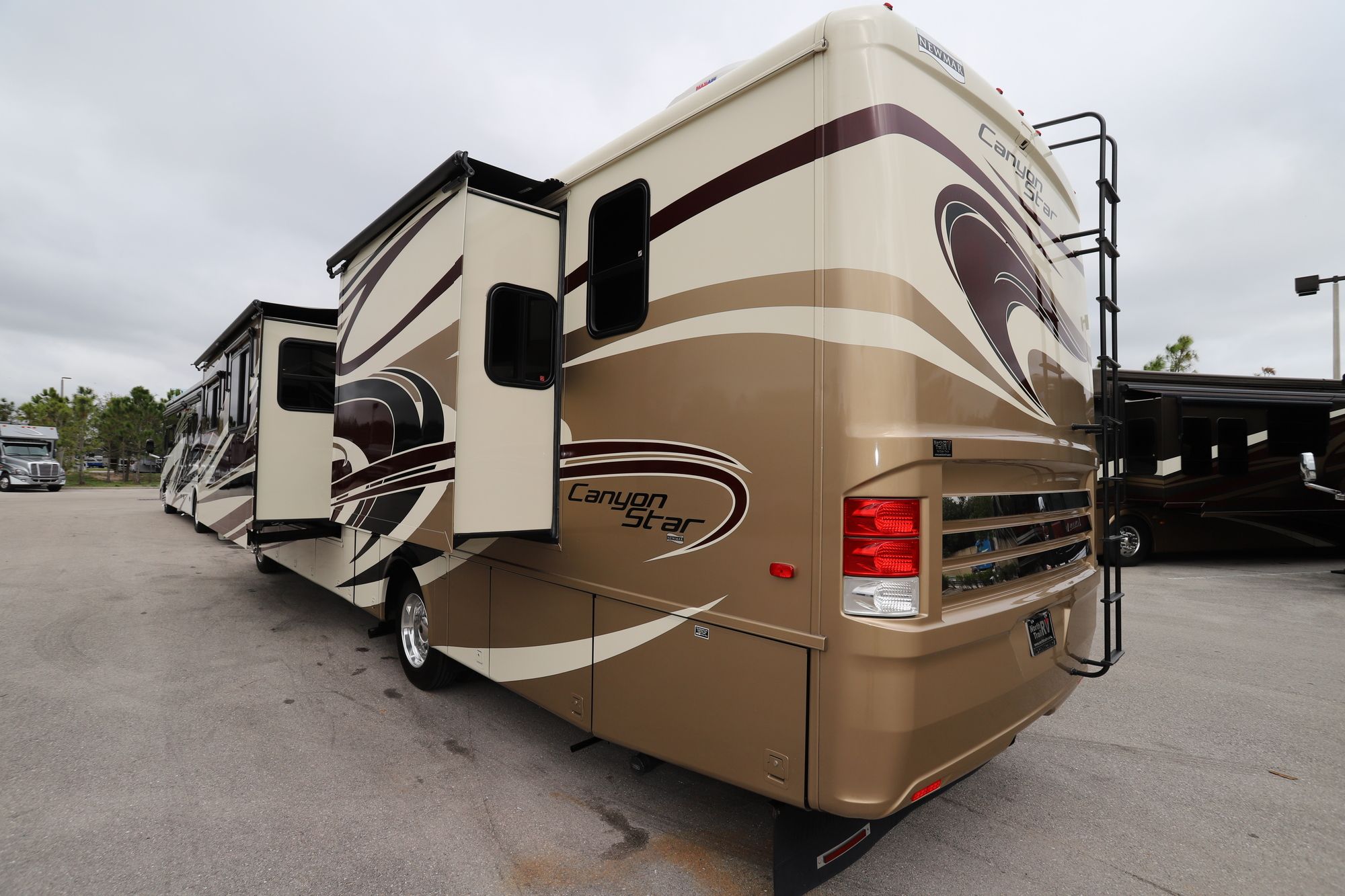 Used 2014 Newmar Canyon Star 3953 Class A  For Sale