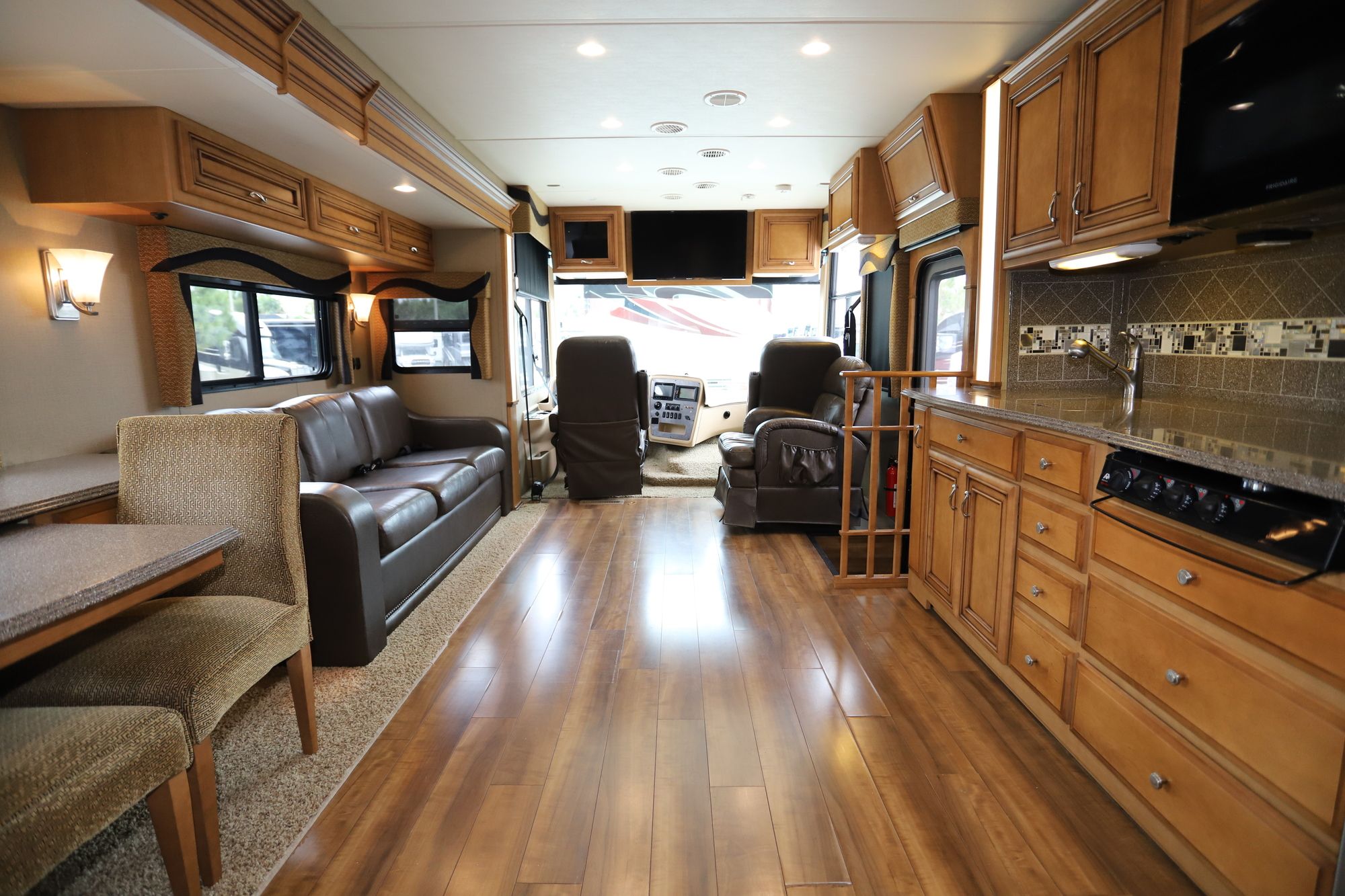 Used 2014 Newmar Canyon Star 3953 Class A  For Sale