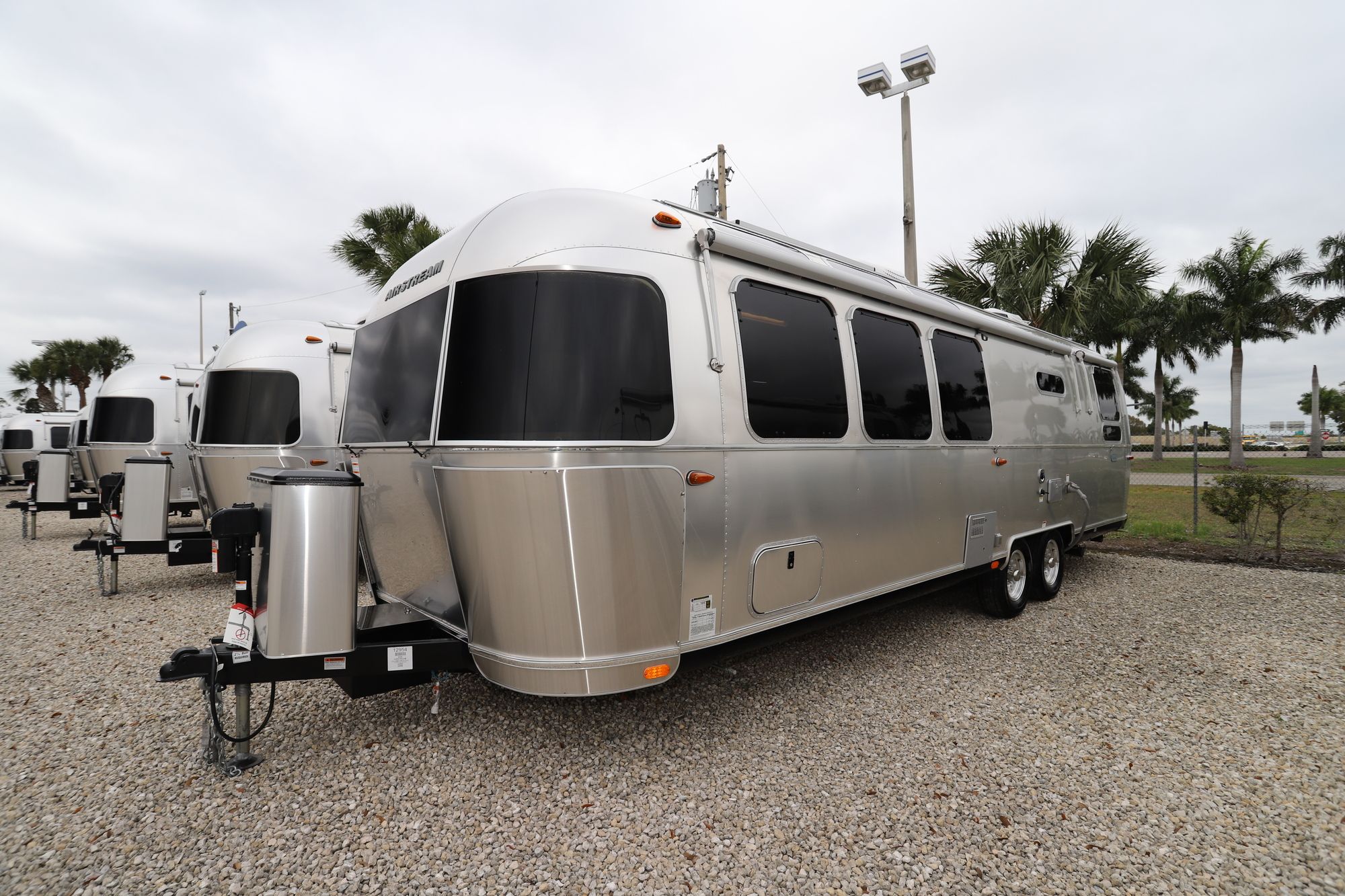 New 2020 Airstream Globetrotter 30RB Travel Trailer  For Sale