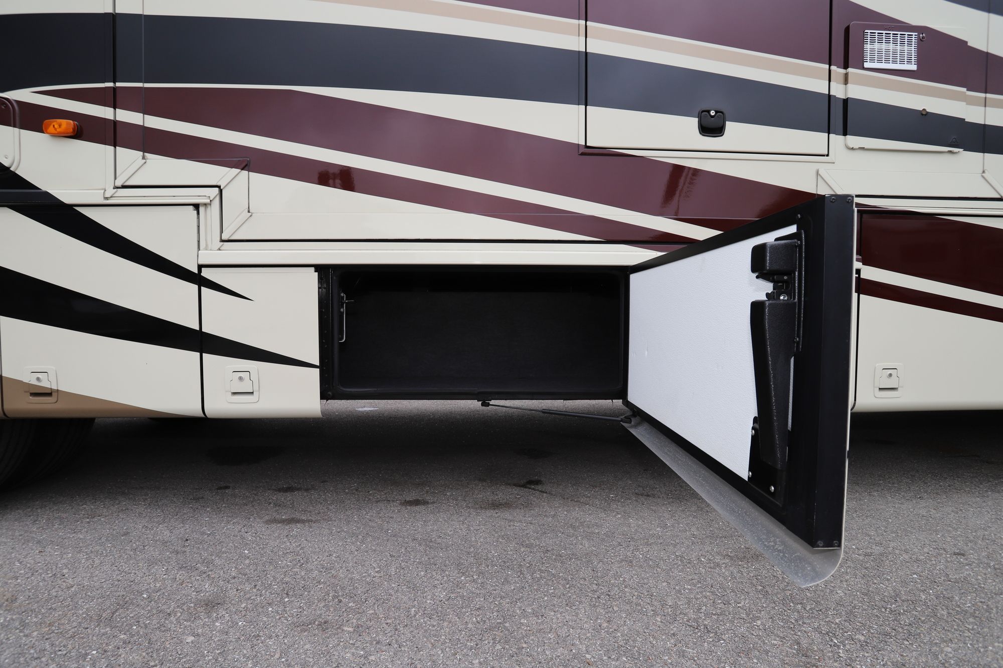 Used 2014 Newmar Canyon Star 3953 Class A  For Sale