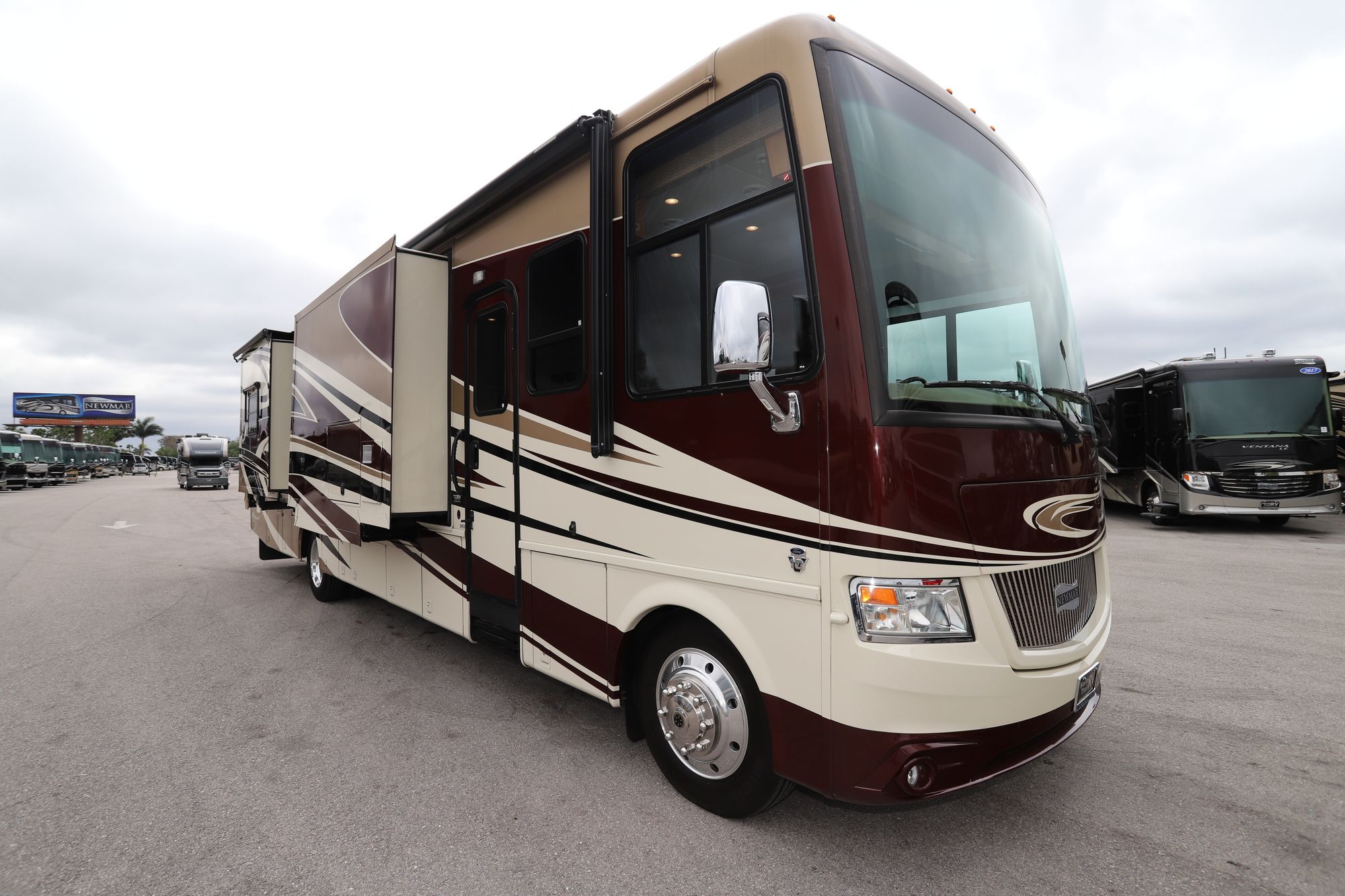 Used 2014 Newmar Canyon Star 3953 Class A  For Sale