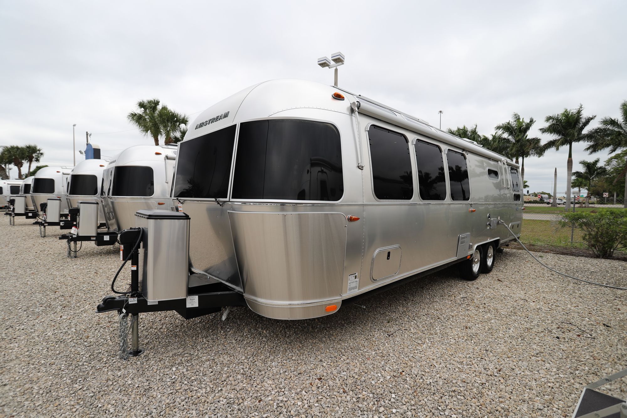 New 2020 Airstream Globetrotter 30RB Travel Trailer  For Sale