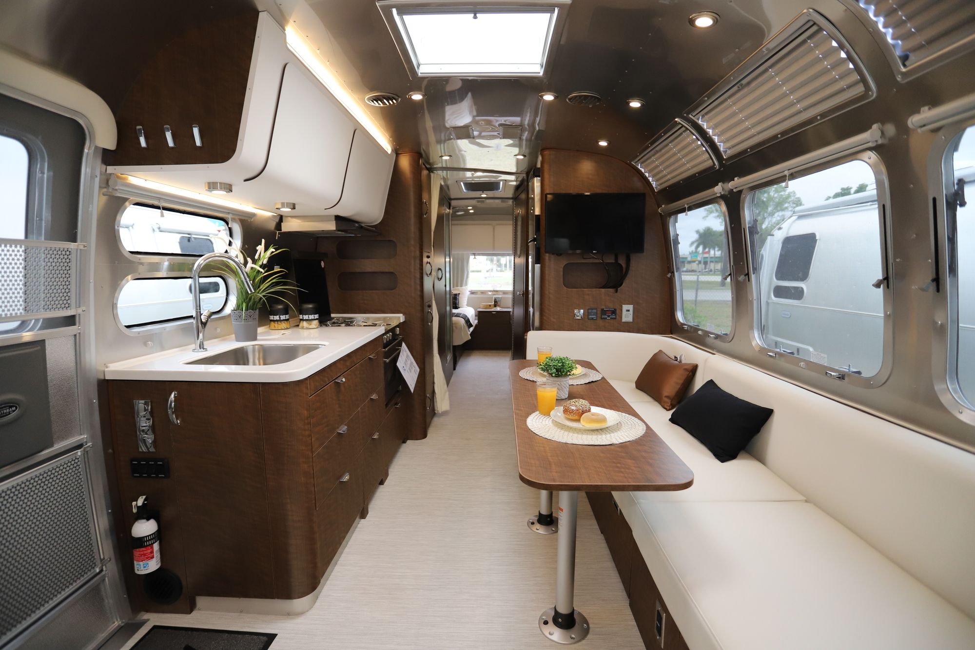 New 2020 Airstream Globetrotter 30RB Travel Trailer  For Sale