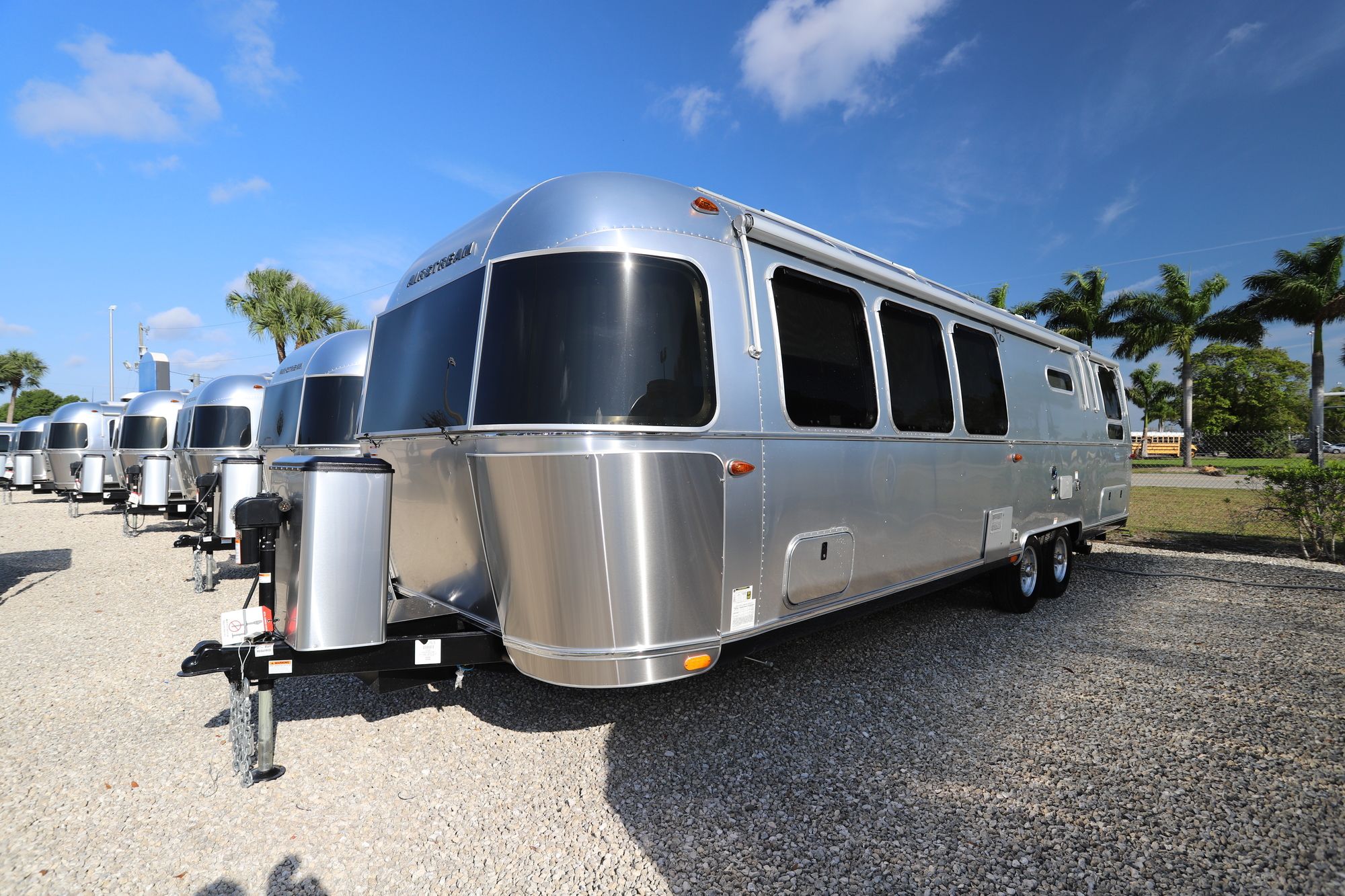 New 2020 Airstream Globetrotter 30RB Travel Trailer  For Sale