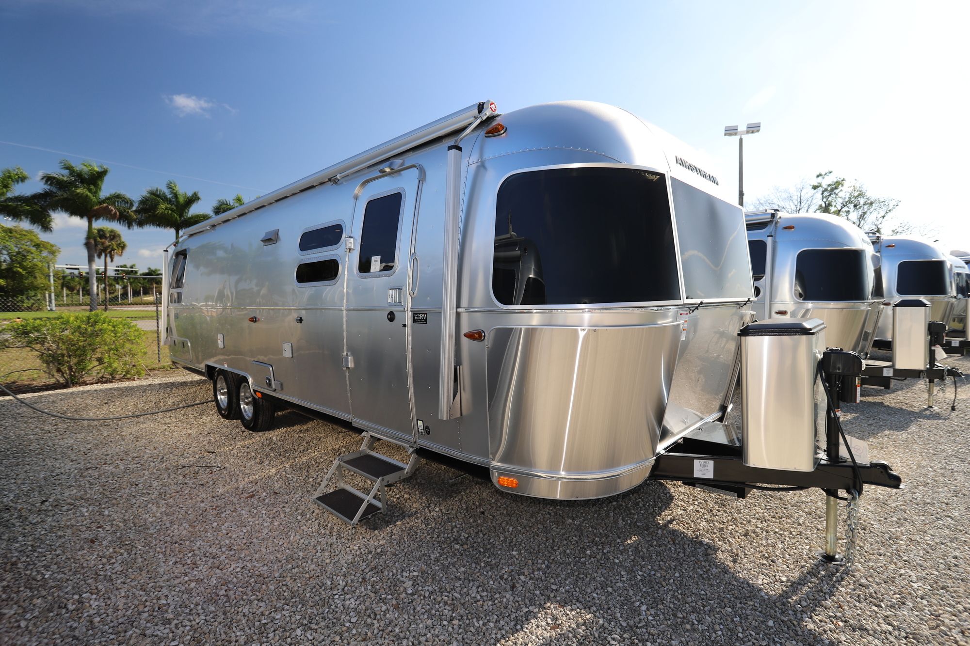 New 2020 Airstream Globetrotter 30RB Travel Trailer  For Sale