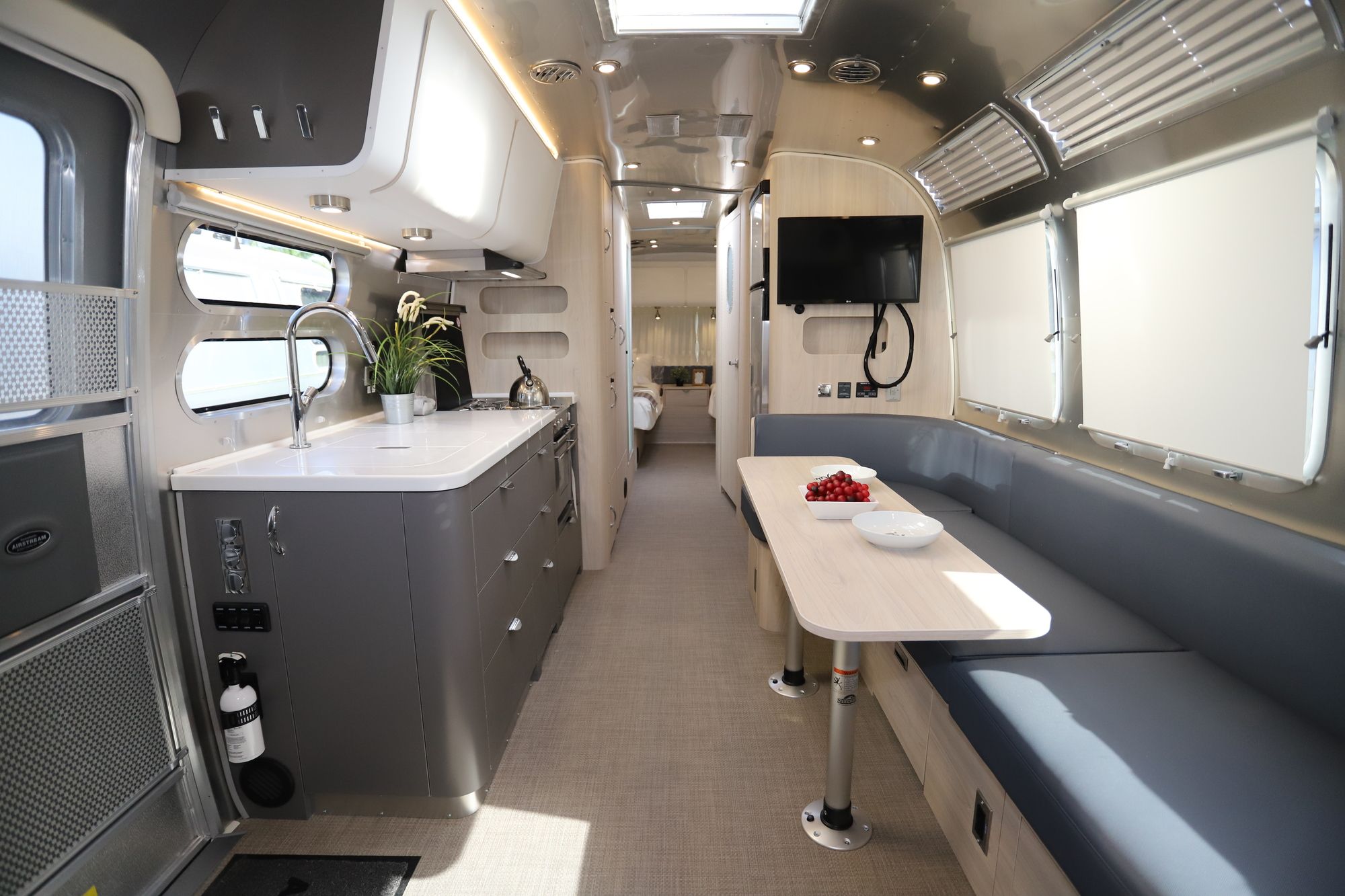 New 2020 Airstream Globetrotter 30RB Travel Trailer  For Sale