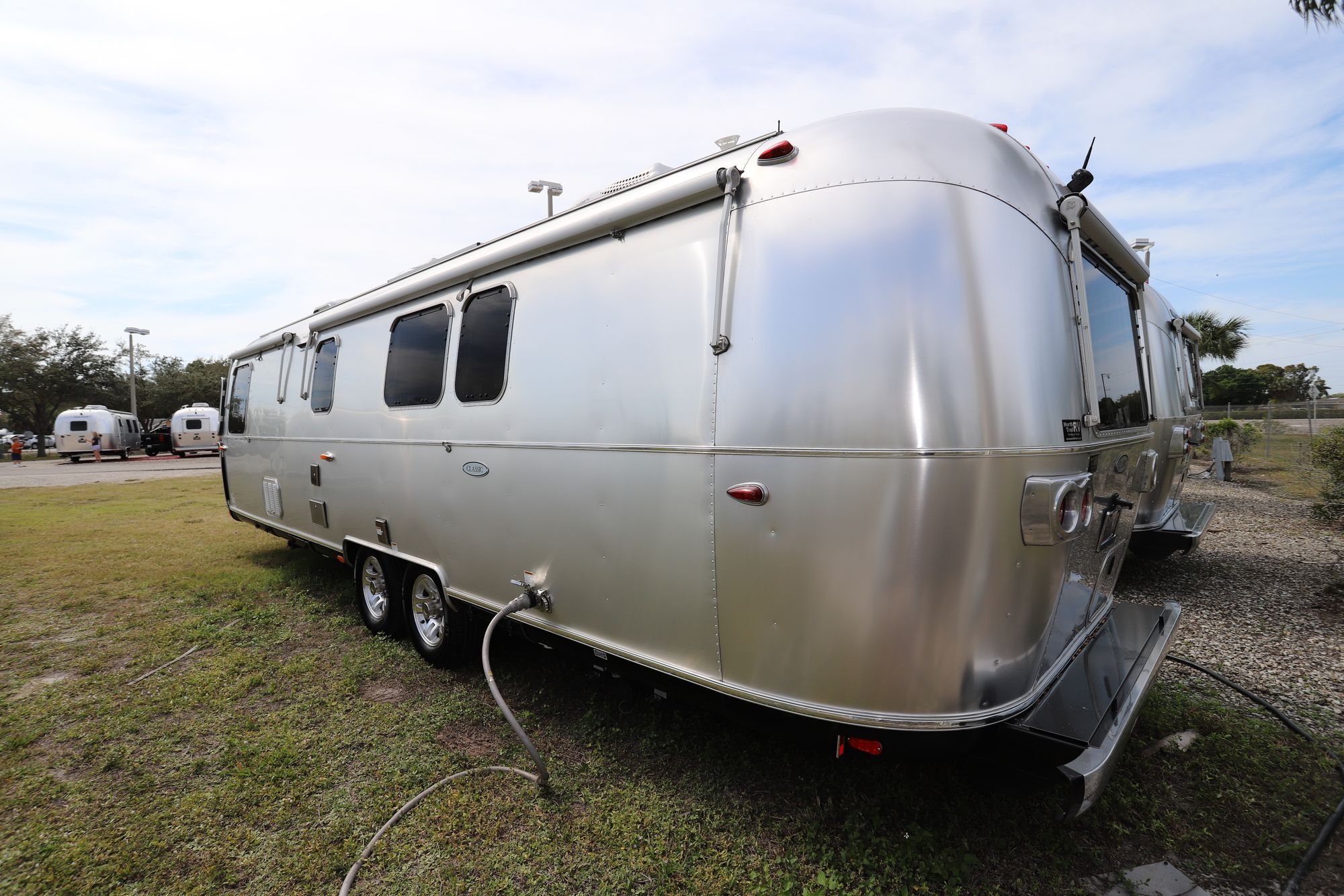 Used 2018 Airstream Classic 33FB Travel Trailer  For Sale