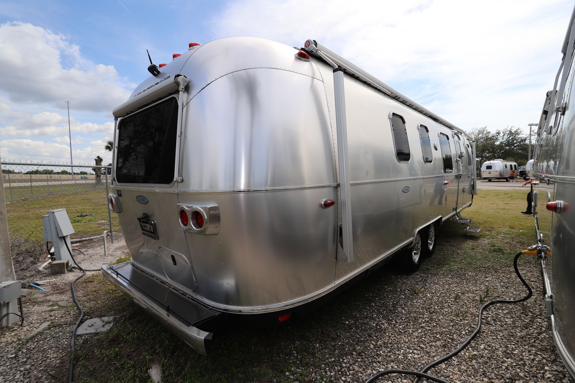 Used 2018 Airstream Classic 33FB Travel Trailer  For Sale