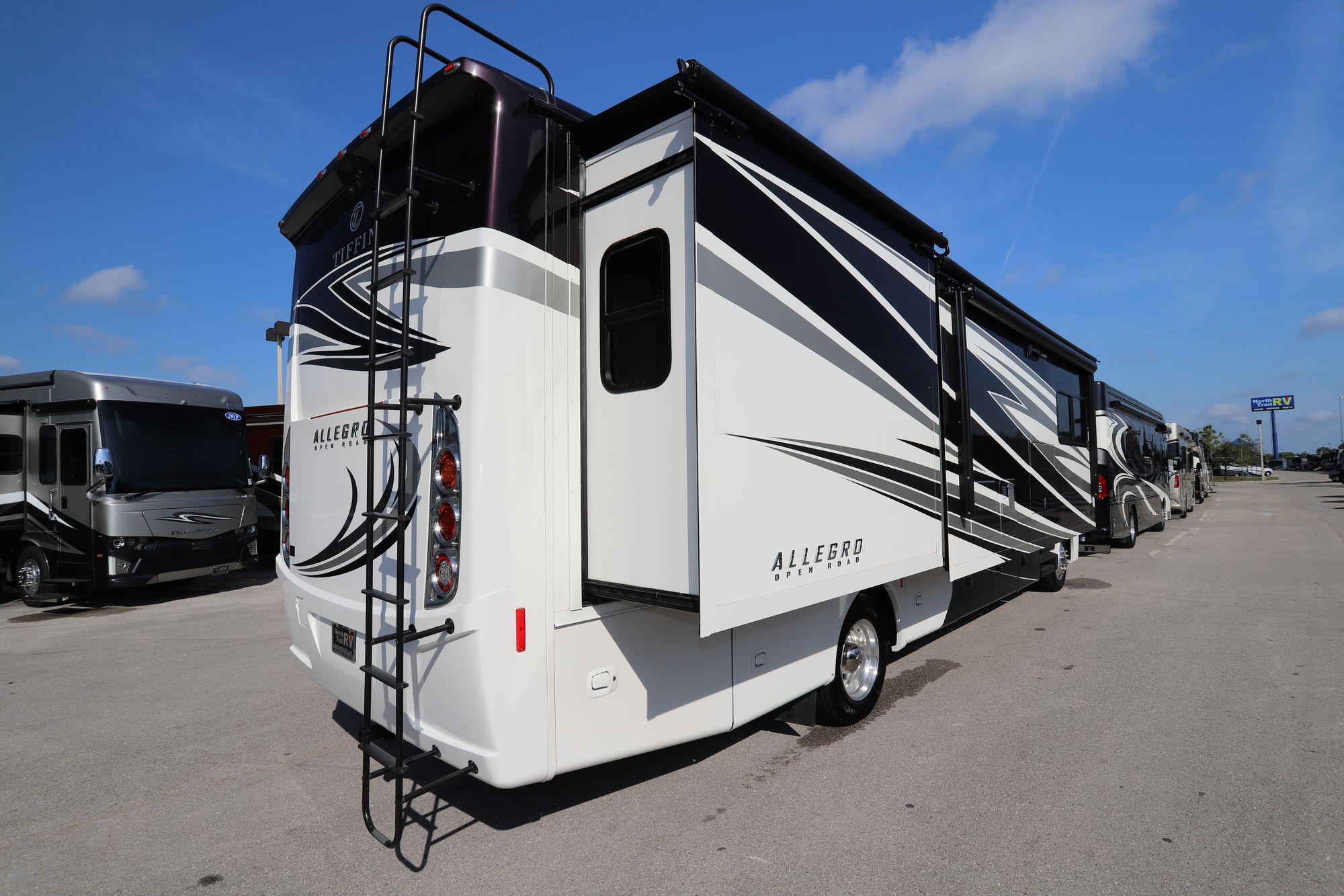 Used 2017 Tiffin Motor Homes Allegro 34PA Class A  For Sale