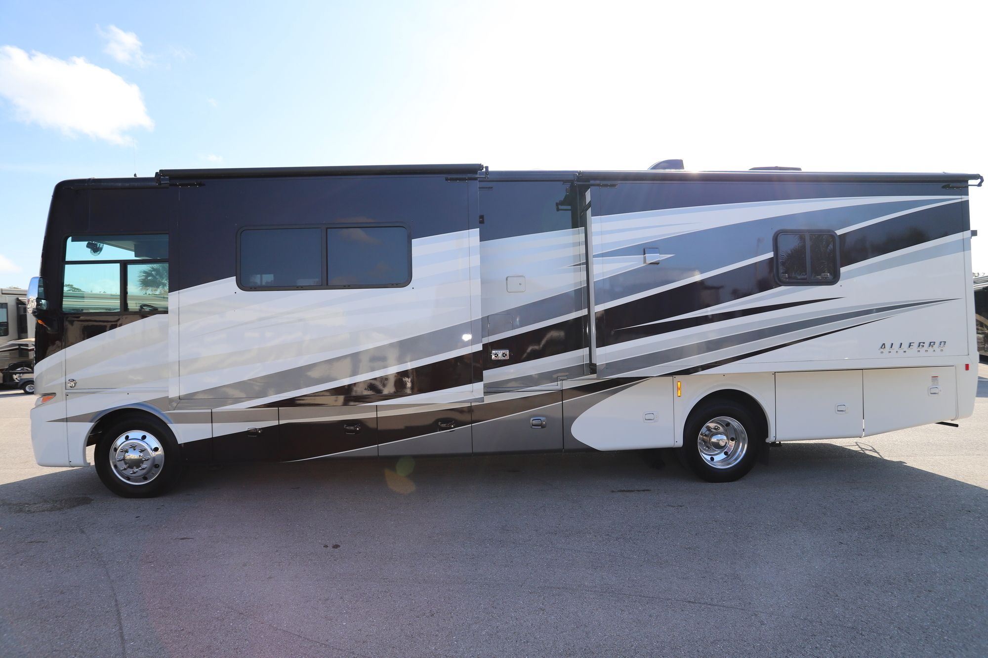 Used 2017 Tiffin Motor Homes Allegro 34PA Class A  For Sale