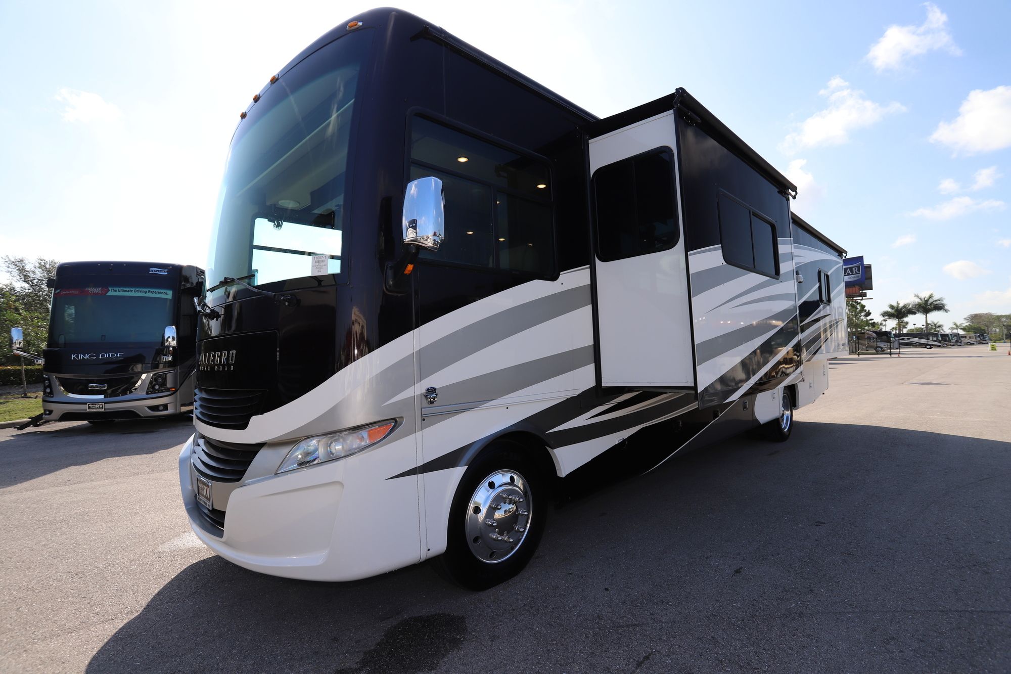 Used 2017 Tiffin Motor Homes Allegro 34PA Class A  For Sale