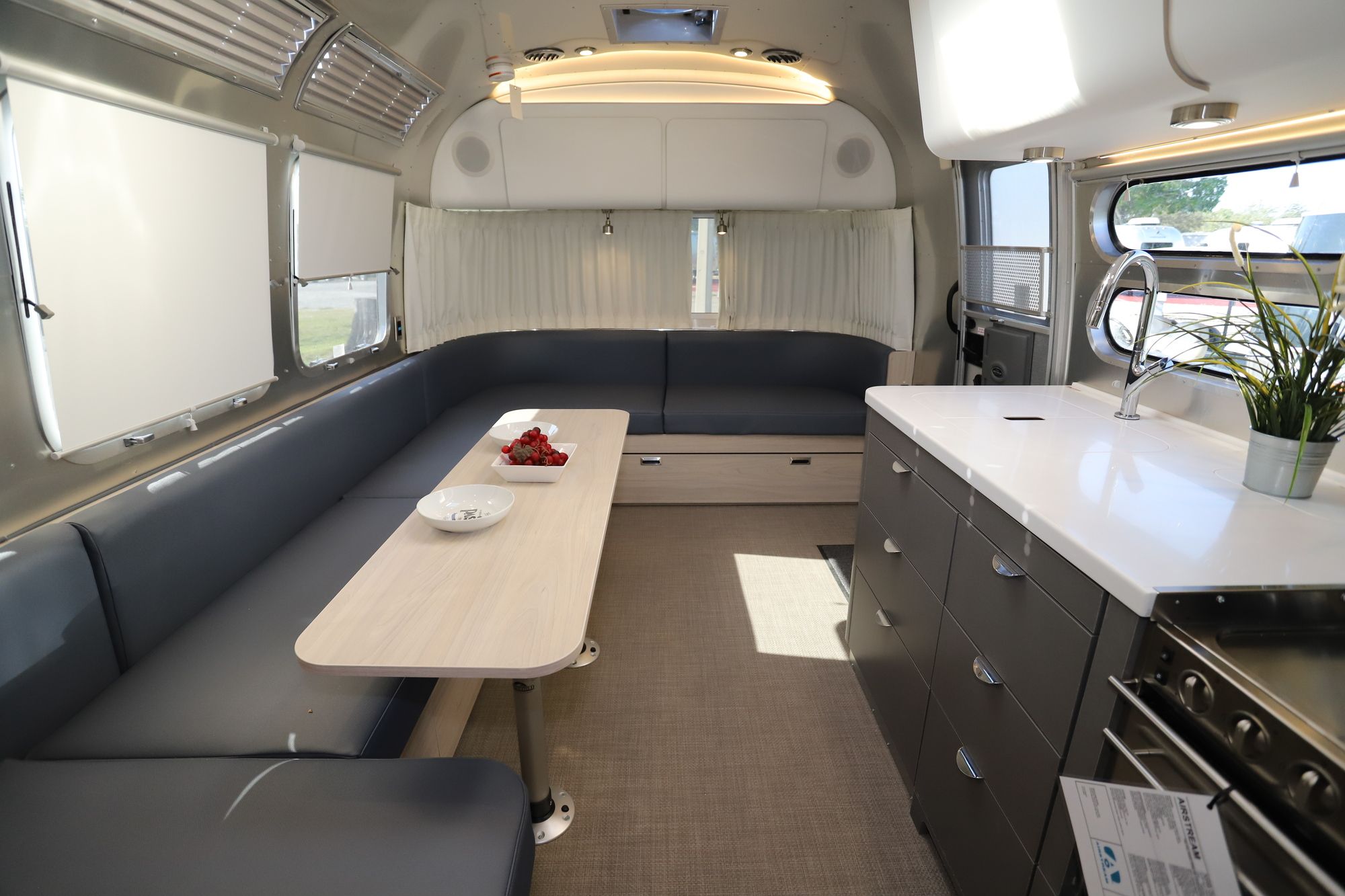 New 2020 Airstream Globetrotter 30RB Travel Trailer  For Sale