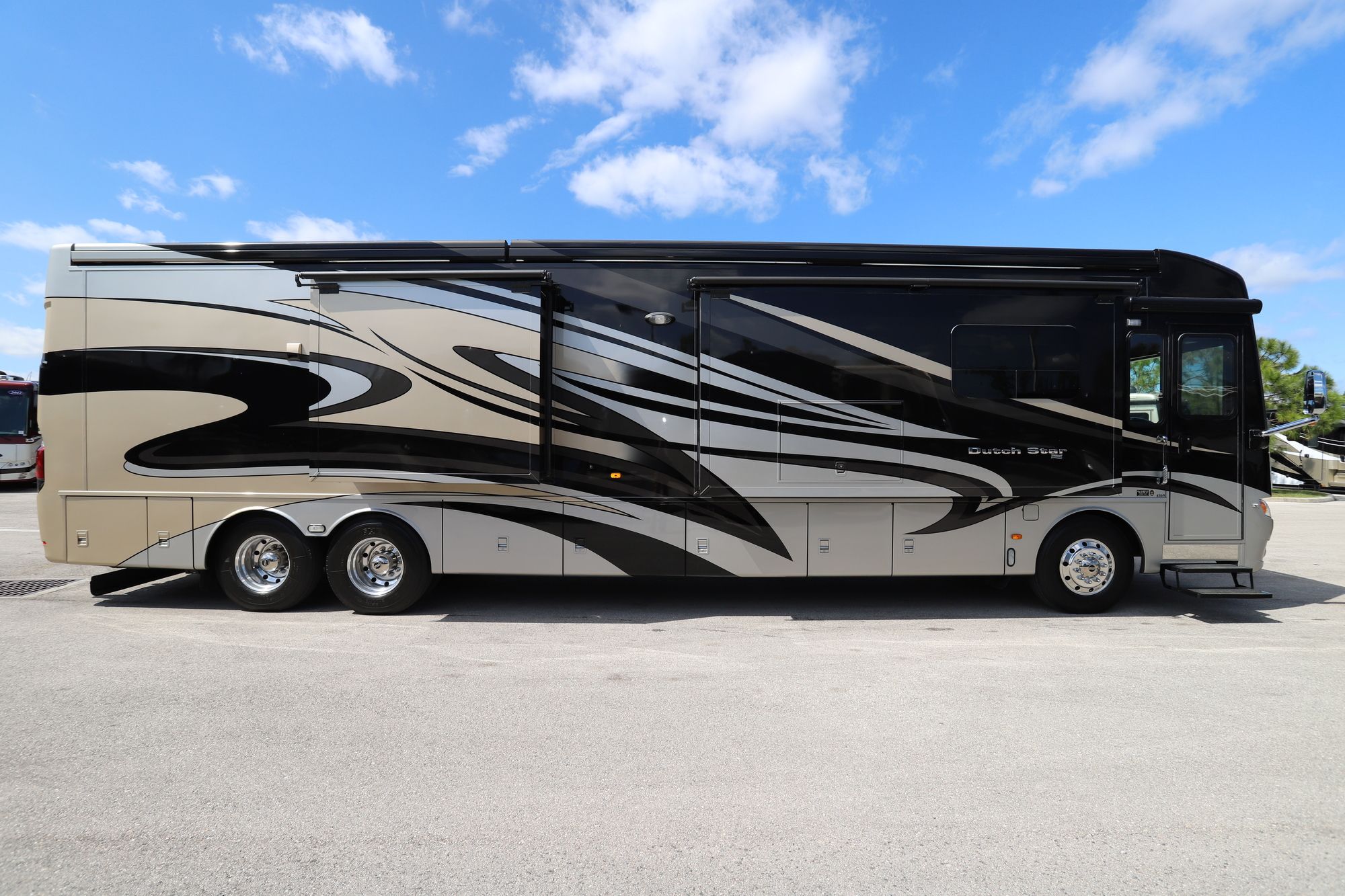 Used 2015 Newmar Dutch Star 4369 Class A  For Sale