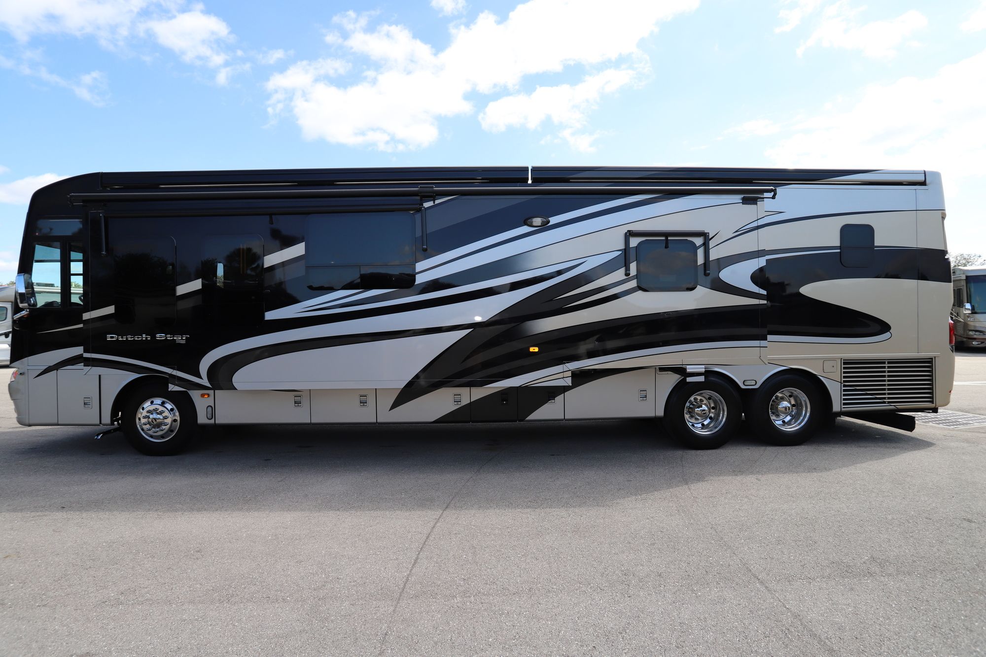 Used 2015 Newmar Dutch Star 4369 Class A  For Sale