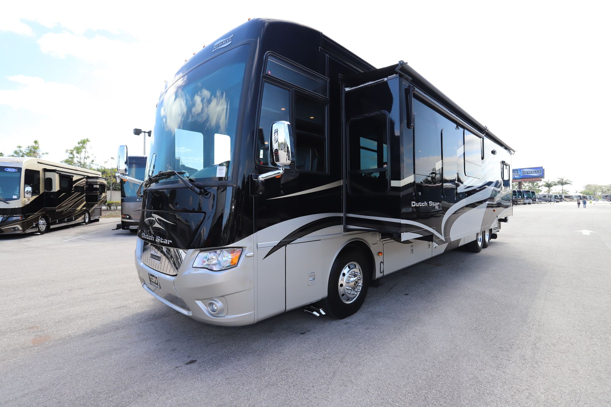 Used 2015 Newmar Dutch Star 4369 Class A  For Sale