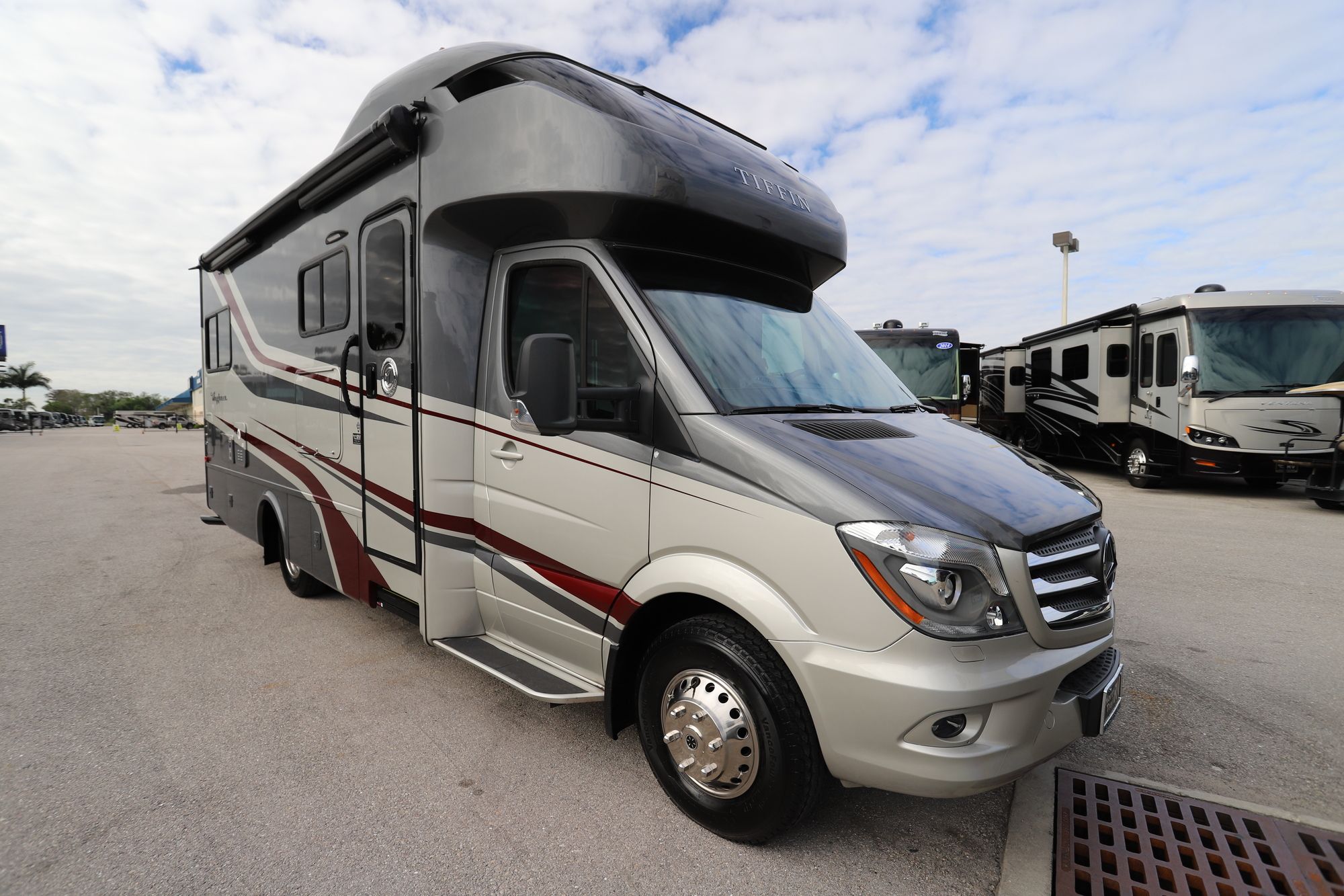 Used 2019 Tiffin Motor Homes Wayfarer 24TW Class C  For Sale