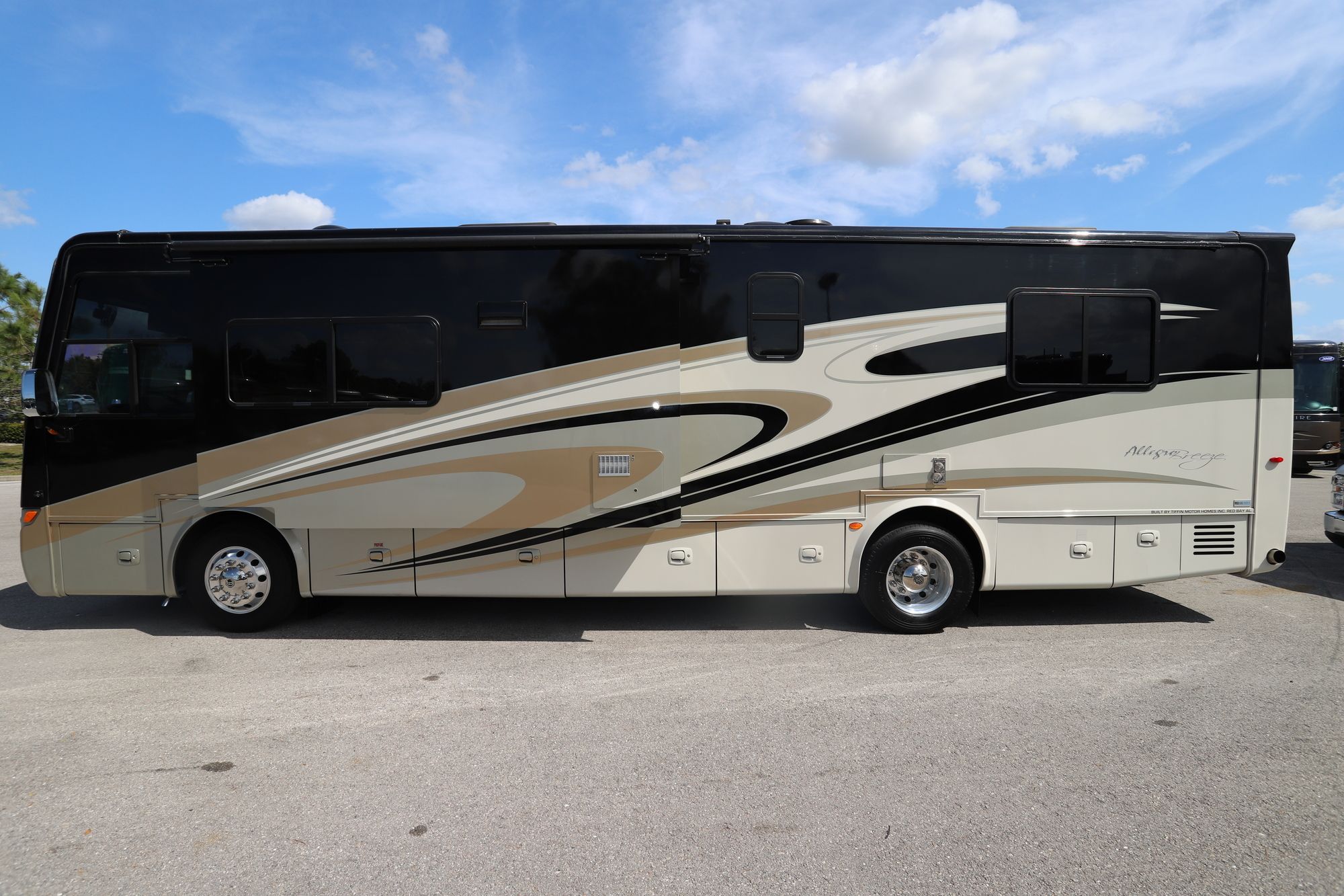 Used 2015 Tiffin Motor Homes Breeze 32BR Class A  For Sale