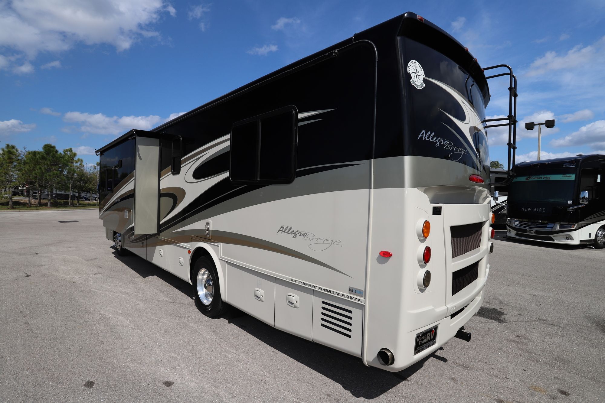 Used 2015 Tiffin Motor Homes Breeze 32BR Class A  For Sale