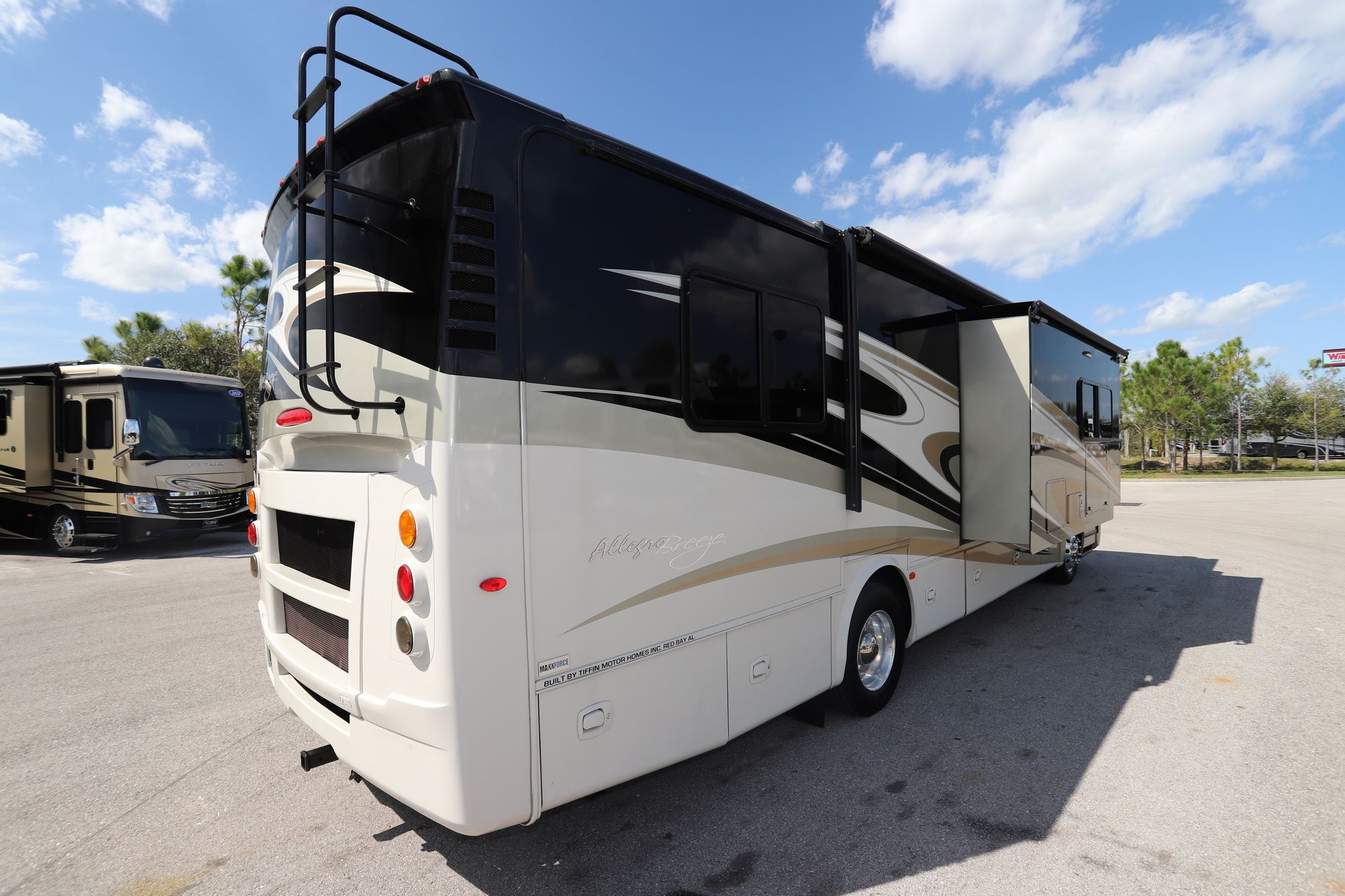 Used 2015 Tiffin Motor Homes Breeze 32BR Class A  For Sale