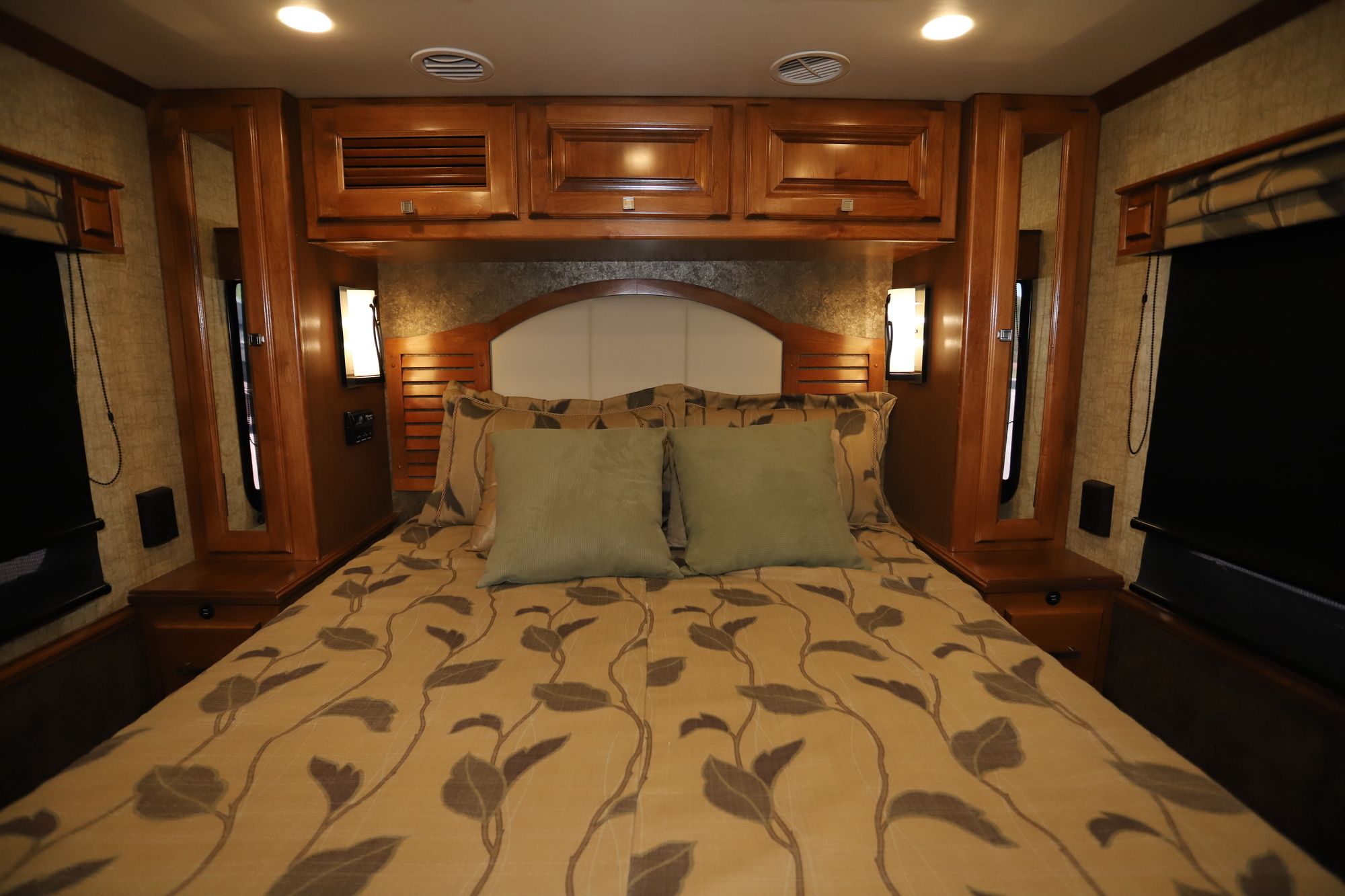 Used 2015 Tiffin Motor Homes Breeze 32BR Class A  For Sale