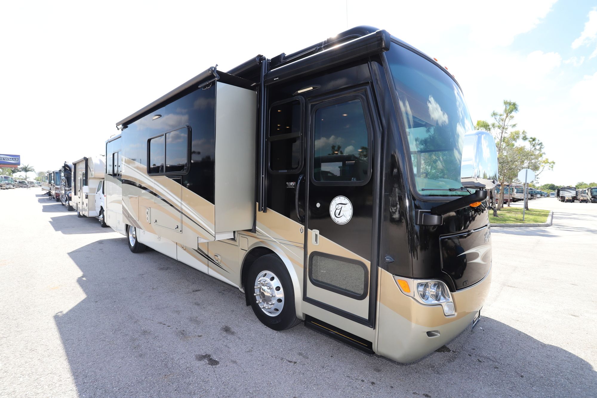 Used 2015 Tiffin Motor Homes Breeze 32BR Class A  For Sale