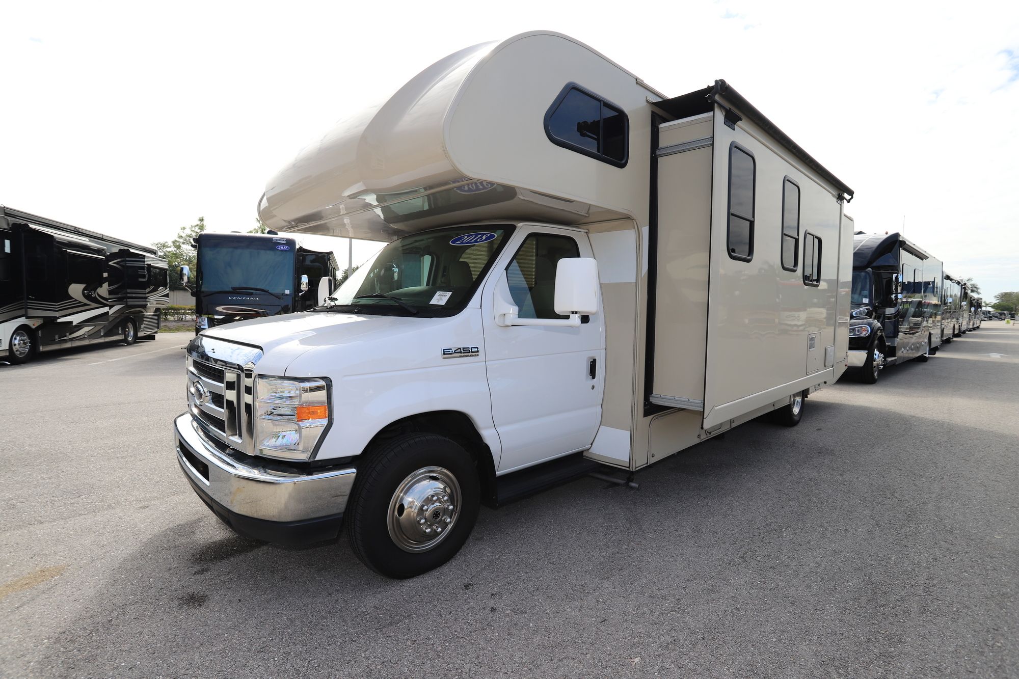 Used 2018 Thor Chateau 28Z Class C  For Sale