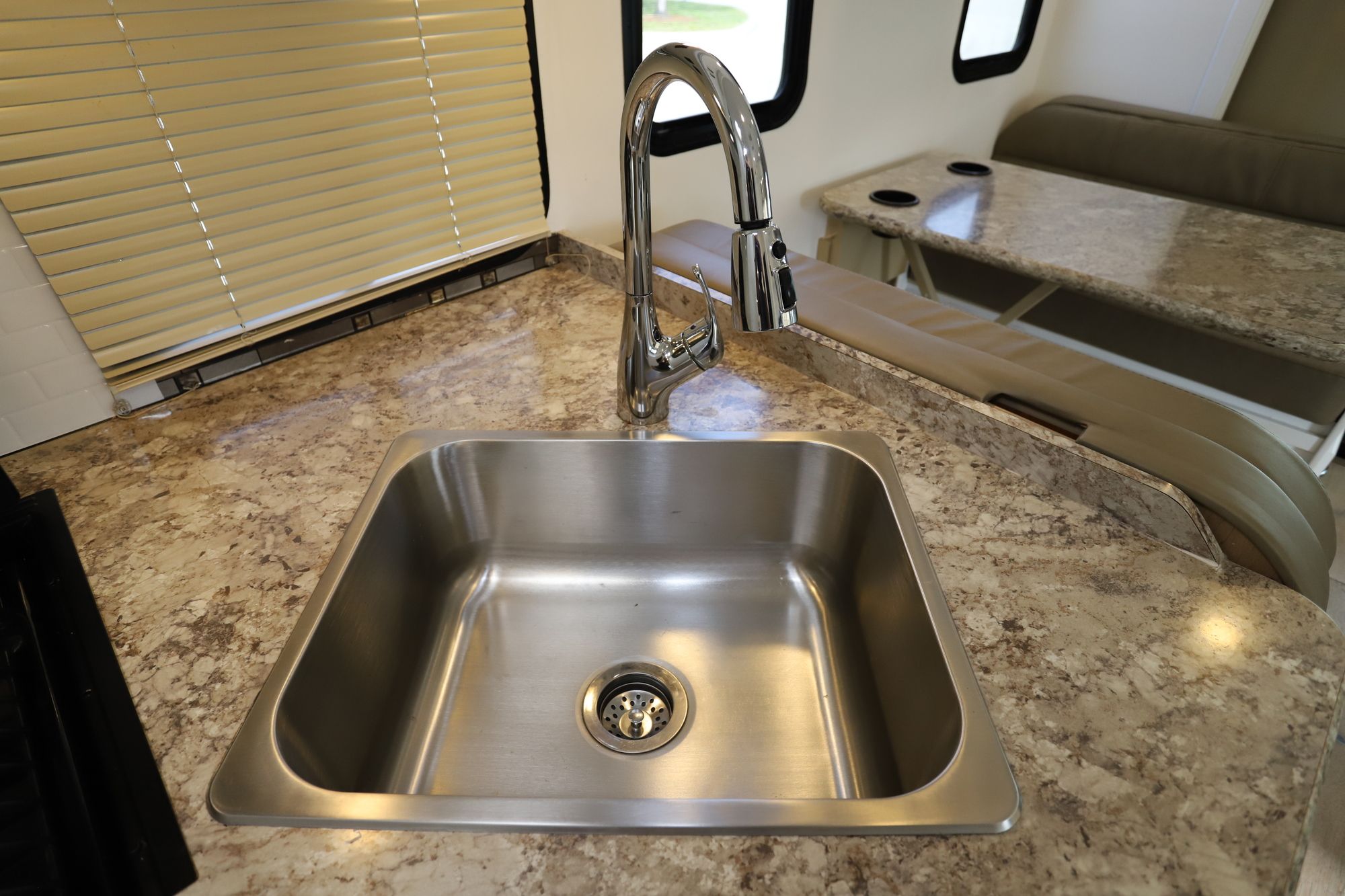 Used 2018 Thor Chateau 28Z Class C  For Sale