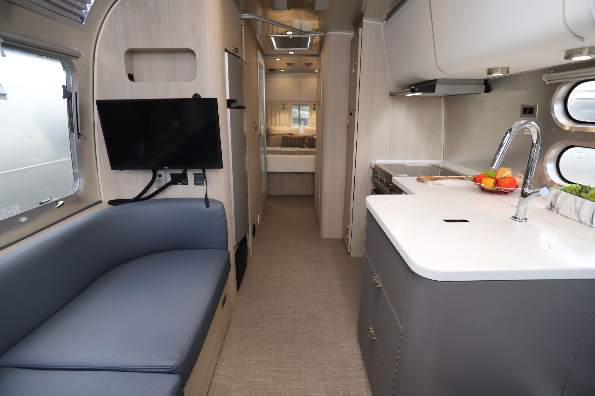 New 2020 Airstream Globetrotter 27FB Travel Trailer  For Sale