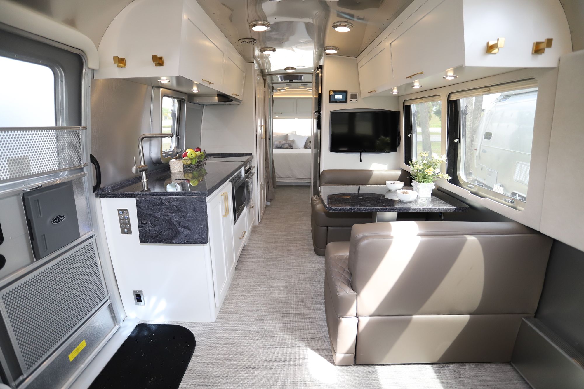 New 2020 Airstream Classic 30RB Travel Trailer  For Sale