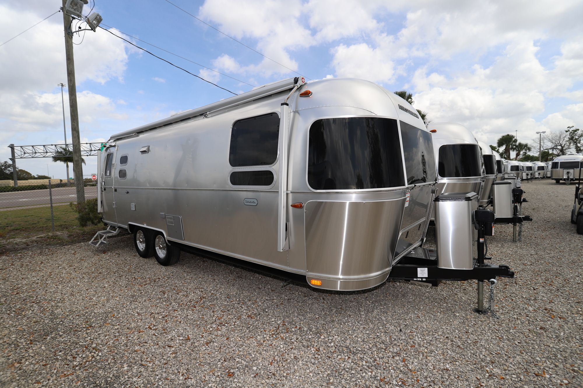 New 2020 Airstream Globetrotter 27FB Travel Trailer  For Sale